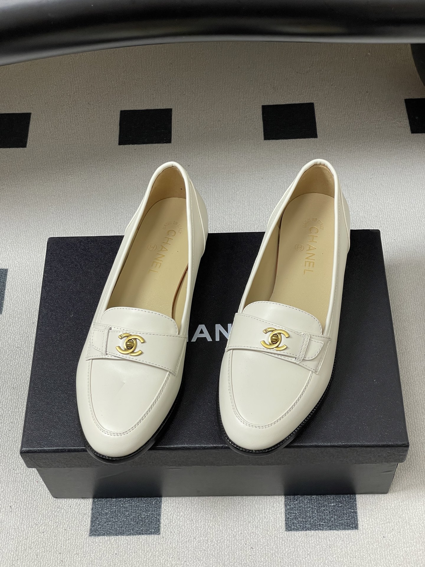 -26s 早春新款 Chanel小香vintage中古老钱风乐福鞋经典双C 搭扣平底单鞋鞋面饰以经典元素