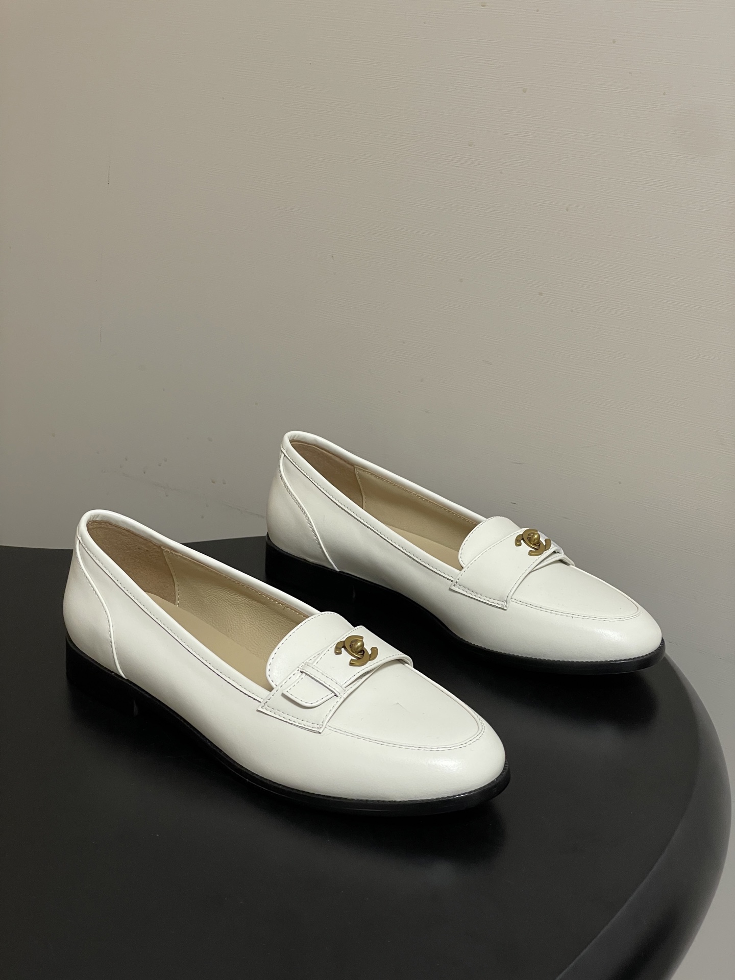 -26s 早春新款 Chanel小香vintage中古老钱风乐福鞋经典双C 搭扣平底单鞋鞋面饰以经典元素