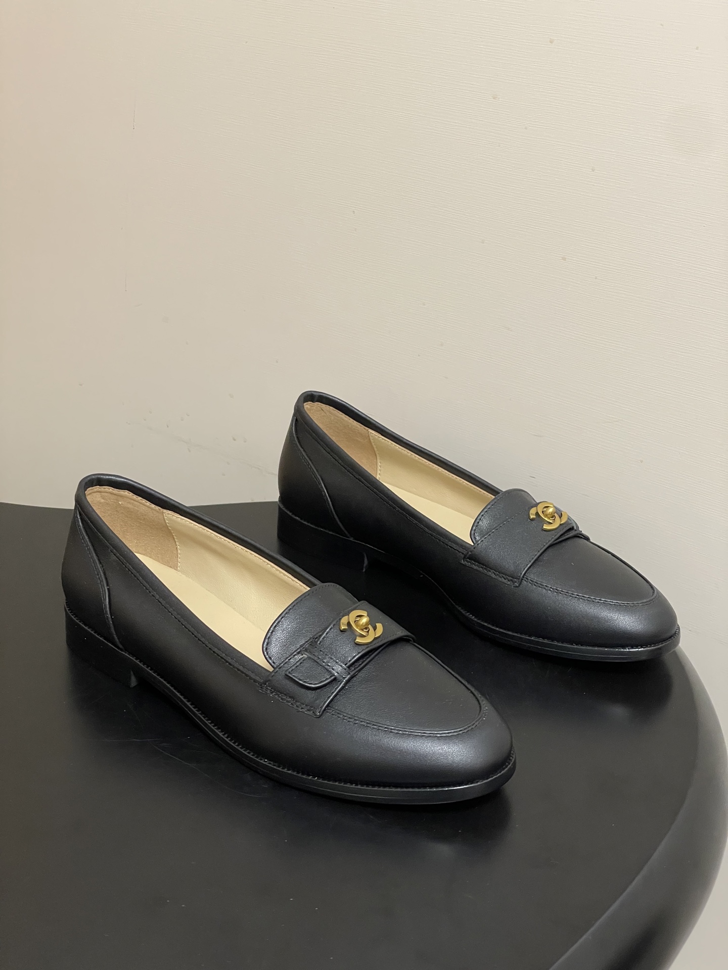 -26s 早春新款 Chanel小香vintage中古老钱风乐福鞋经典双C 搭扣平底单鞋鞋面饰以经典元素