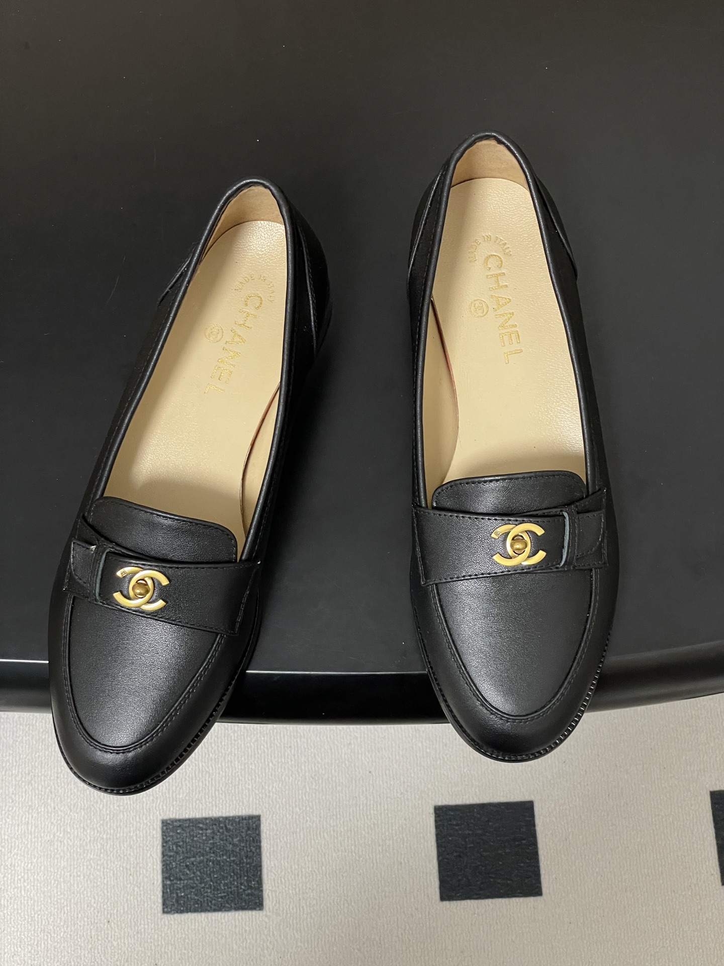 -26s 早春新款 Chanel小香vintage中古老钱风乐福鞋经典双C 搭扣平底单鞋鞋面饰以经典元素