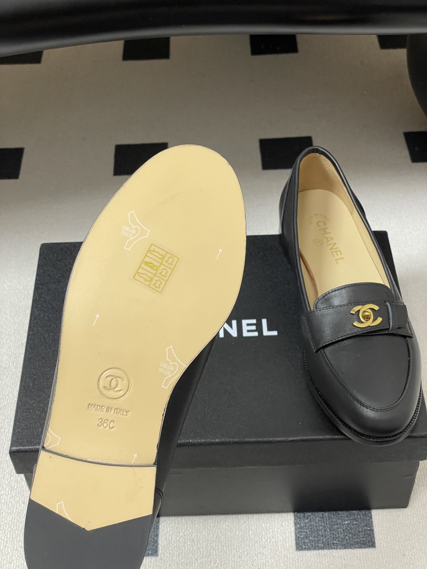 -26s 早春新款 Chanel小香vintage中古老钱风乐福鞋经典双C 搭扣平底单鞋鞋面饰以经典元素