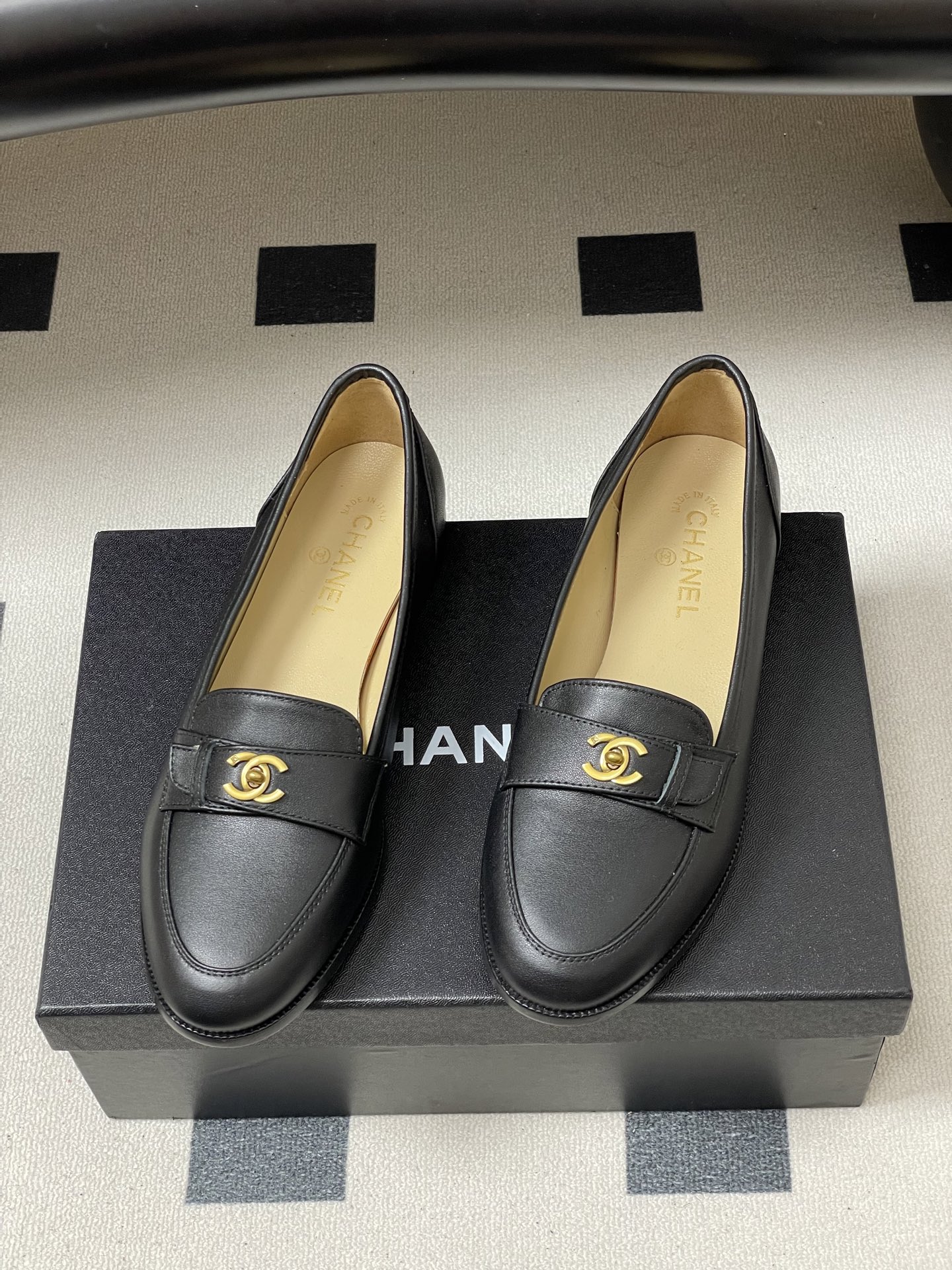 -26s 早春新款 Chanel小香vintage中古老钱风乐福鞋经典双C 搭扣平底单鞋鞋面饰以经典元素