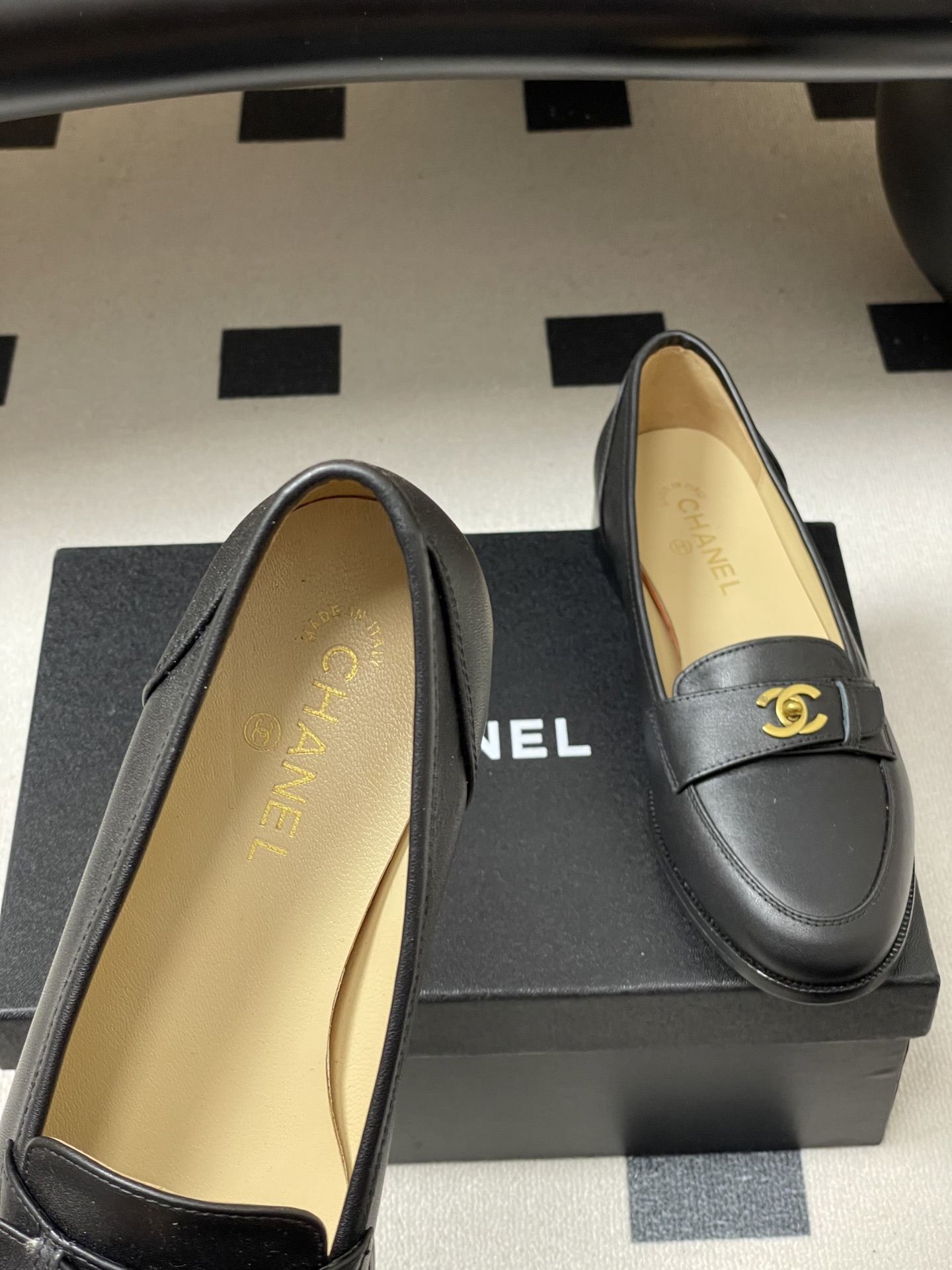 -26s 早春新款 Chanel小香vintage中古老钱风乐福鞋经典双C 搭扣平底单鞋鞋面饰以经典元素
