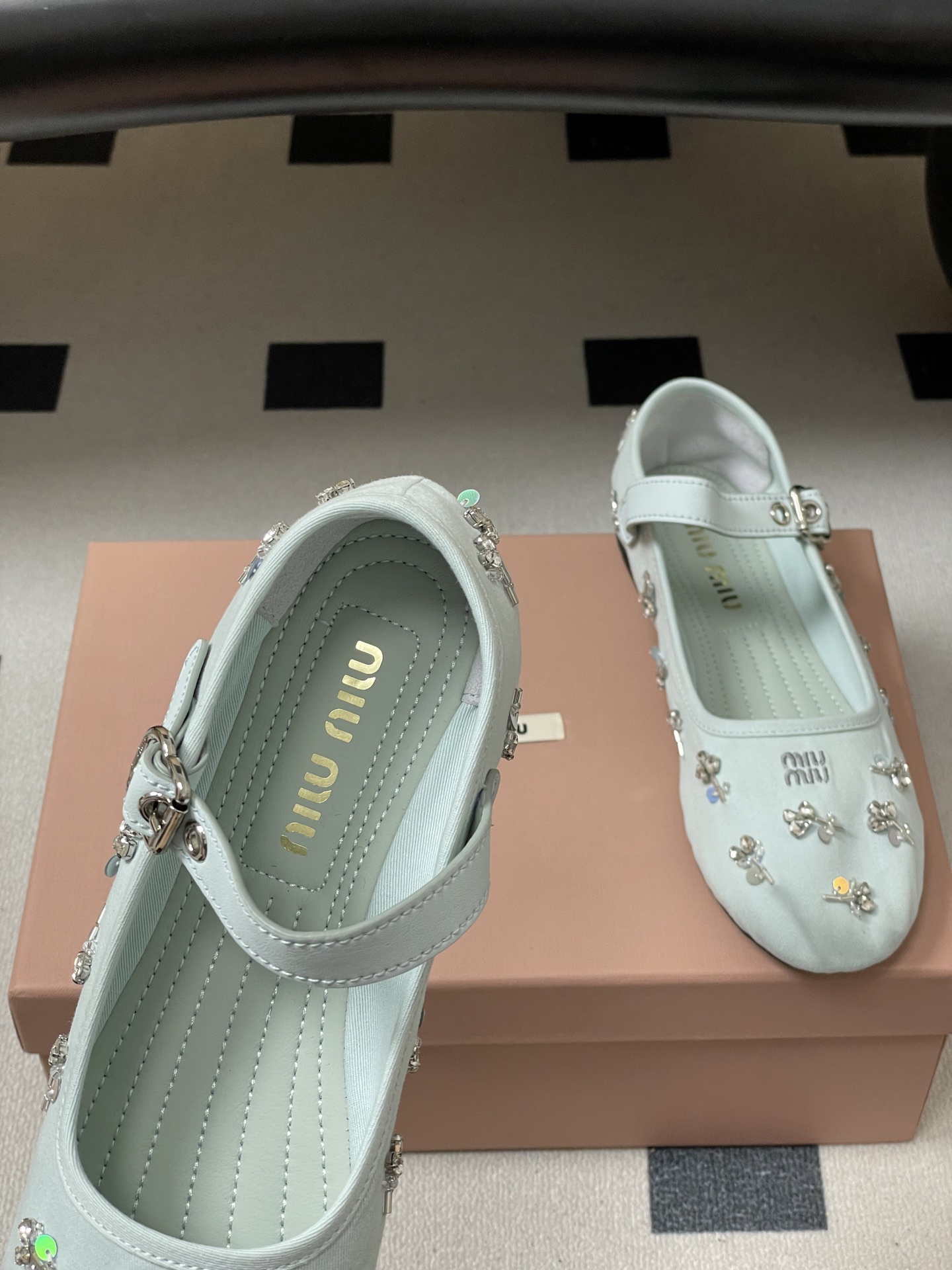 -26ss春夏新款MIUMIU 缪缪 最新走秀款圆头扣带布面玛丽珍鞋珠片水钻芭蕾舞鞋水晶钻平底单鞋满幅水