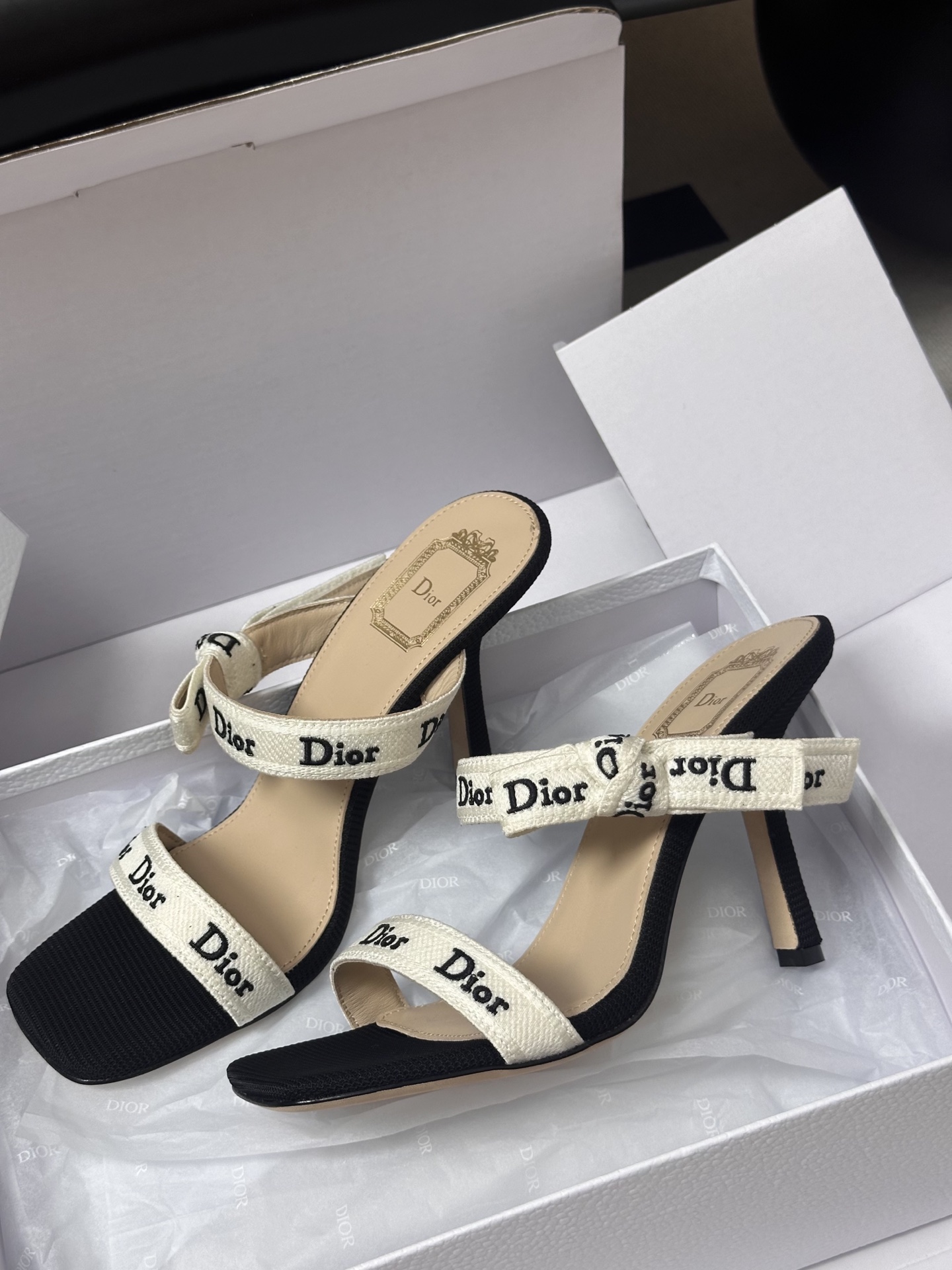 -顶级品质（配高档飞机盒✈️）26ss春夏新款Dior 迪奥 J'Adior 饰带高跟凉鞋 CD 字母刺