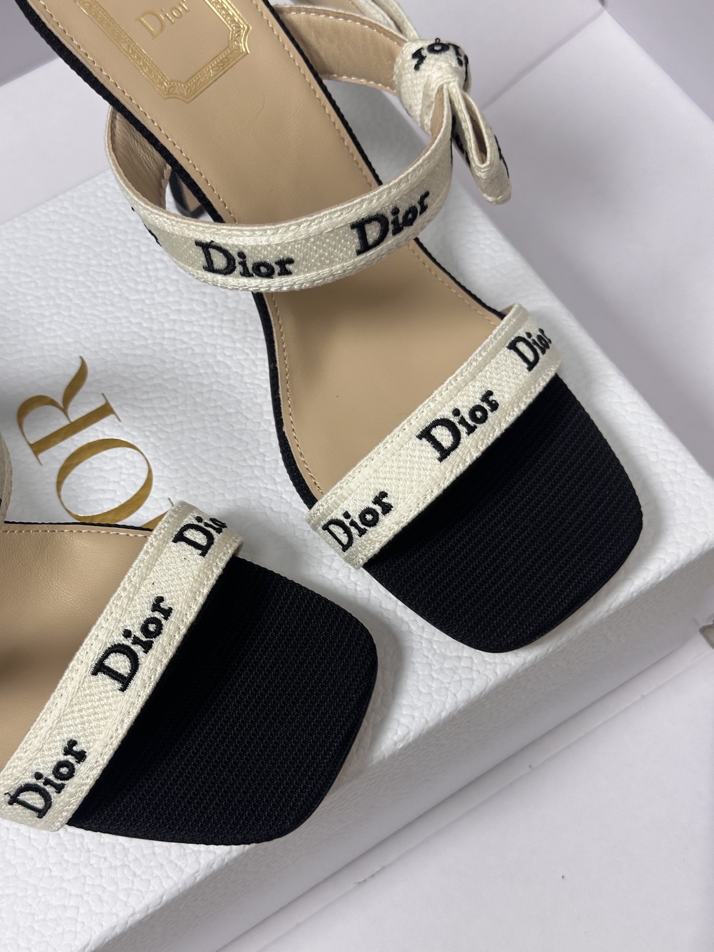 -顶级品质（配高档飞机盒✈️）26ss春夏新款Dior 迪奥 J'Adior 饰带高跟凉鞋 CD 字母刺