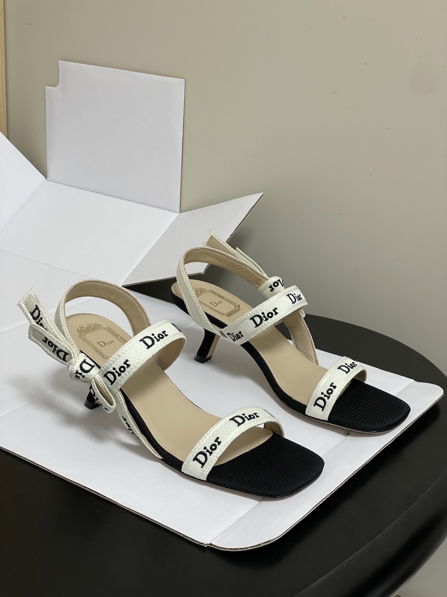 -顶级品质（配高档飞机盒✈️）26ss春夏新款Dior 迪奥 J'Adior 饰带小猫跟凉鞋 CD 字母