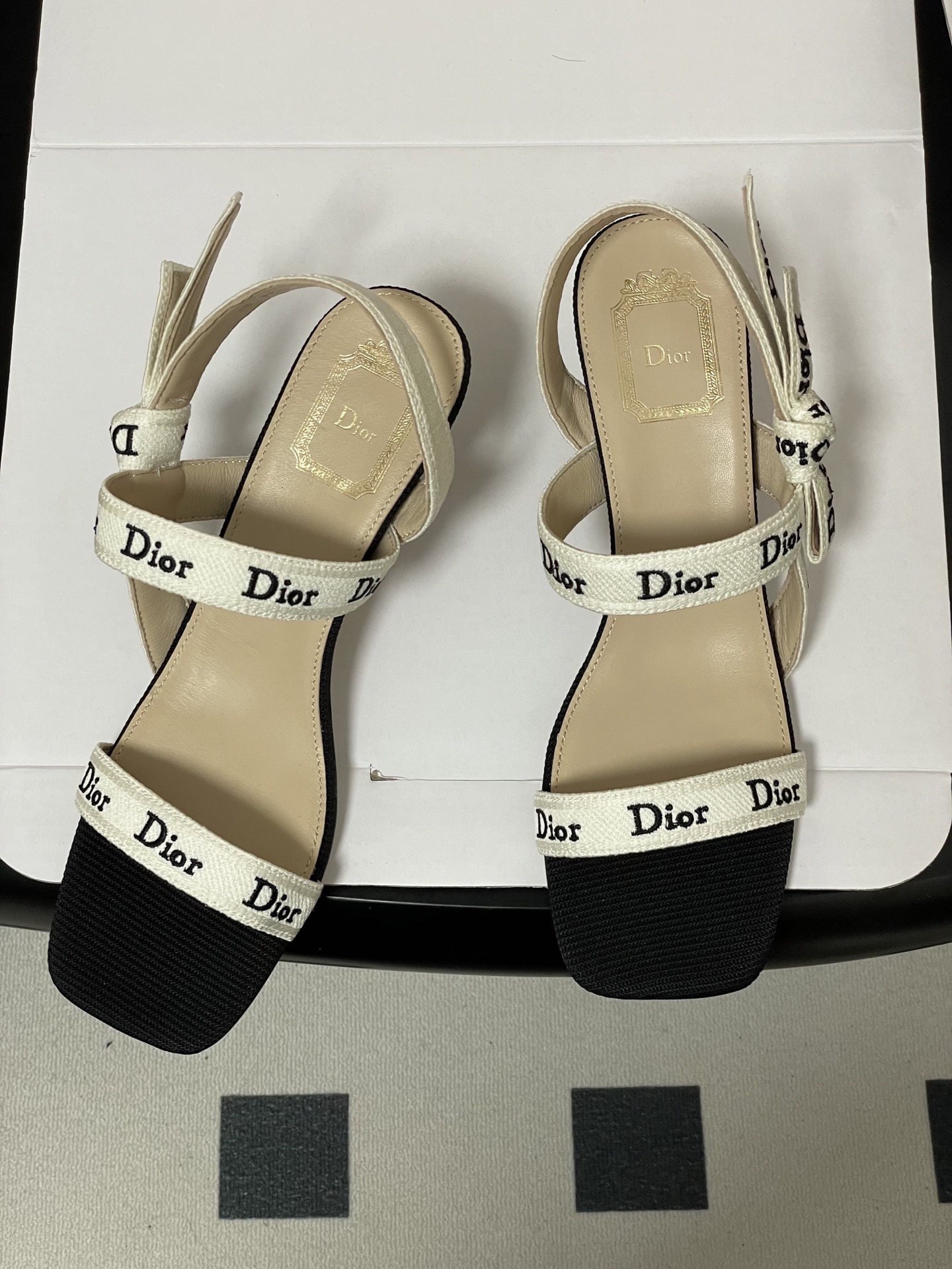 -顶级品质（配高档飞机盒✈️）26ss春夏新款Dior 迪奥 J'Adior 饰带小猫跟凉鞋 CD 字母