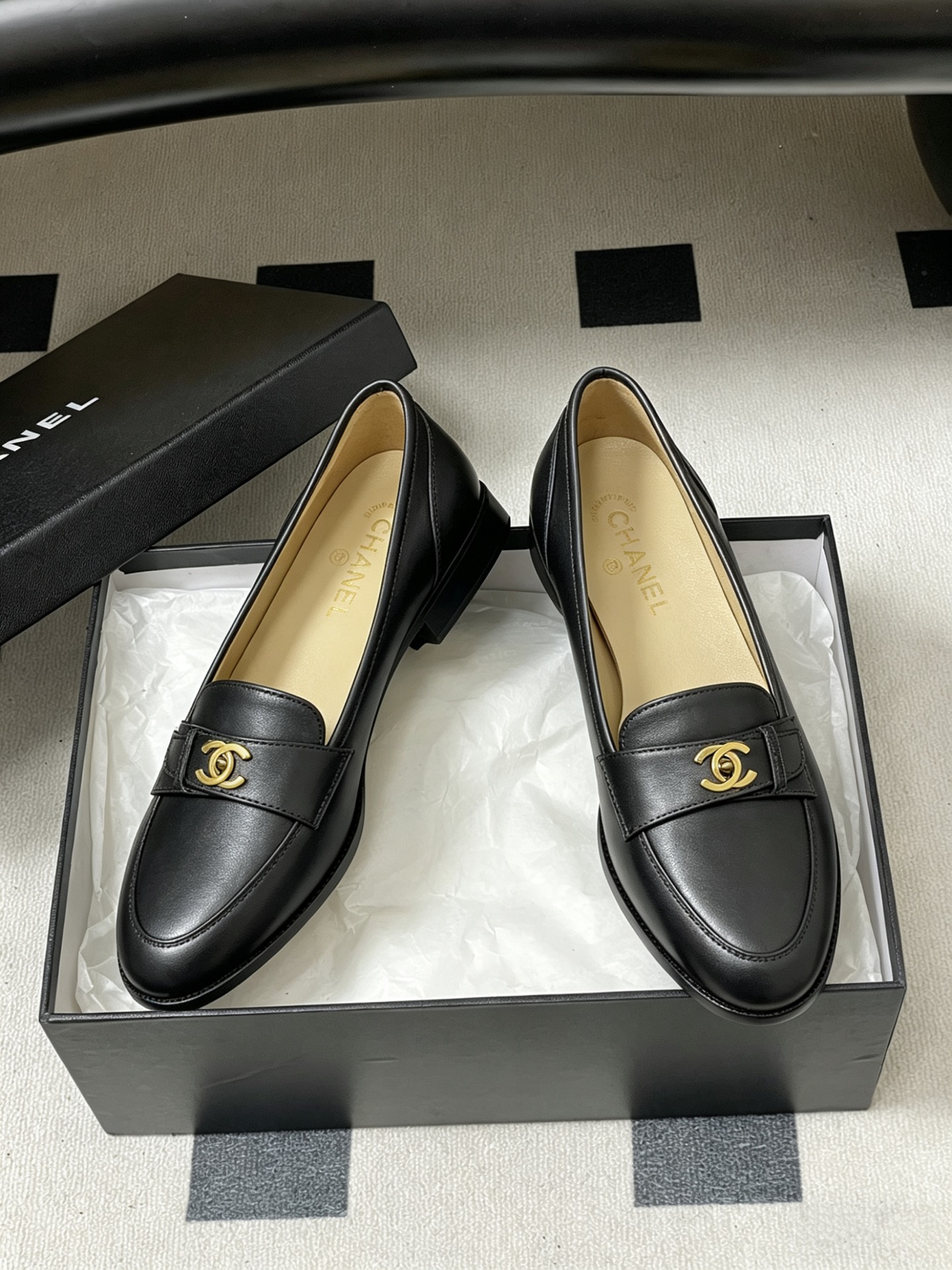 -26s 早春新款 Chanel小香vintage中古老钱风乐福鞋经典双C 搭扣平底单鞋鞋面饰以经典元素