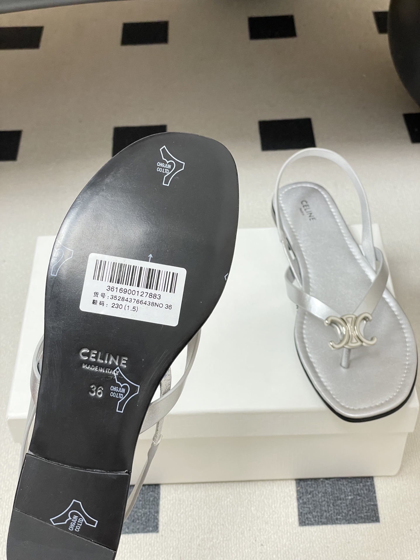 -26ss春夏最新Celine赛琳 思琳 复古时髦金属扣凯旋门夹脚平底凉拖鞋new celine思琳各大