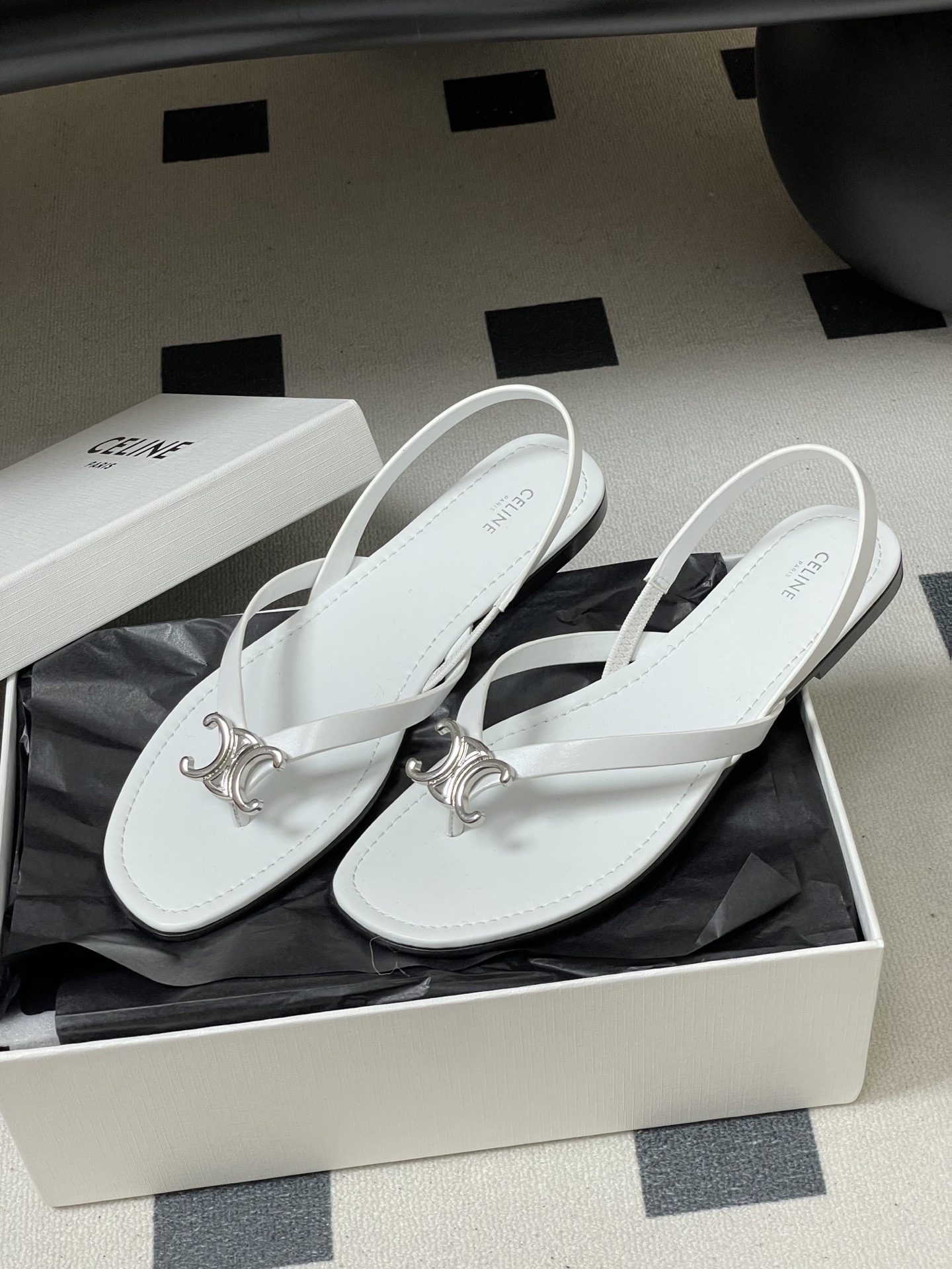 -26ss春夏最新Celine赛琳 思琳 复古时髦金属扣凯旋门夹脚平底凉拖鞋new celine思琳各大