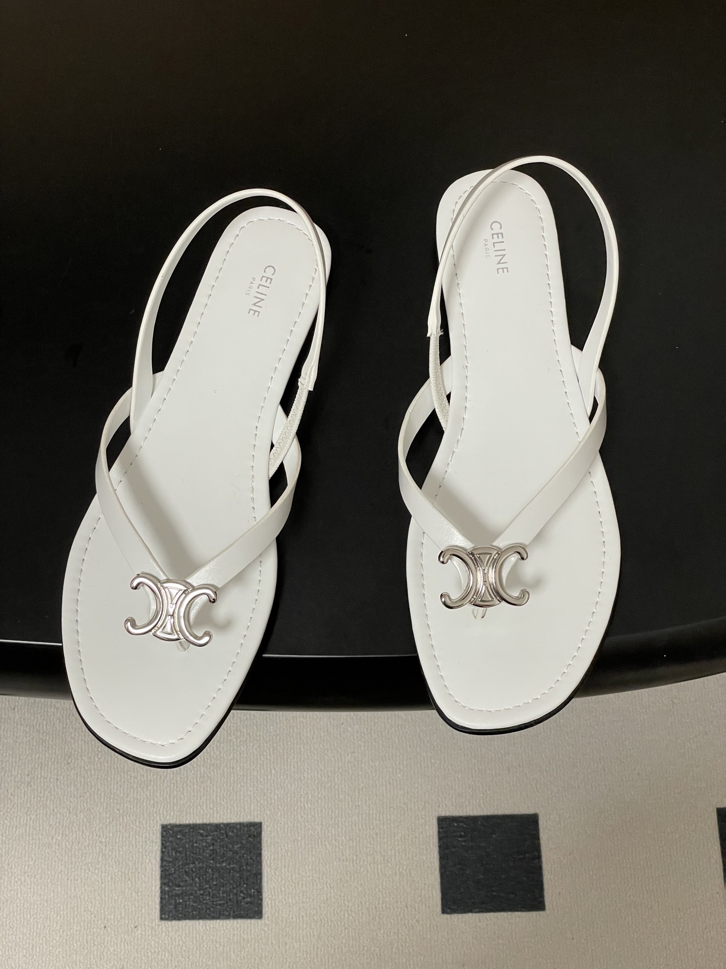 -26ss春夏最新Celine赛琳 思琳 复古时髦金属扣凯旋门夹脚平底凉拖鞋new celine思琳各大