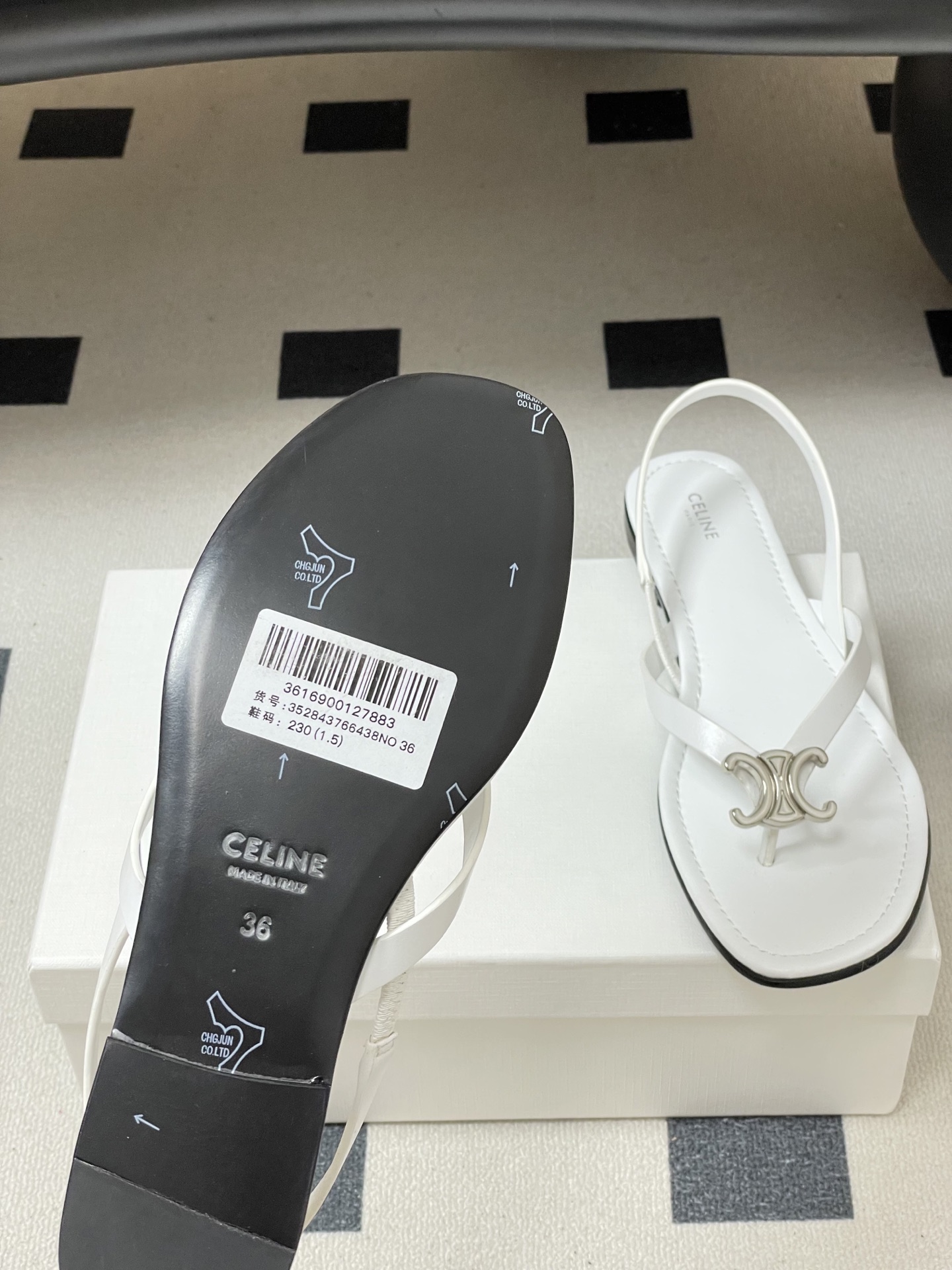 -26ss春夏最新Celine赛琳 思琳 复古时髦金属扣凯旋门夹脚平底凉拖鞋new celine思琳各大