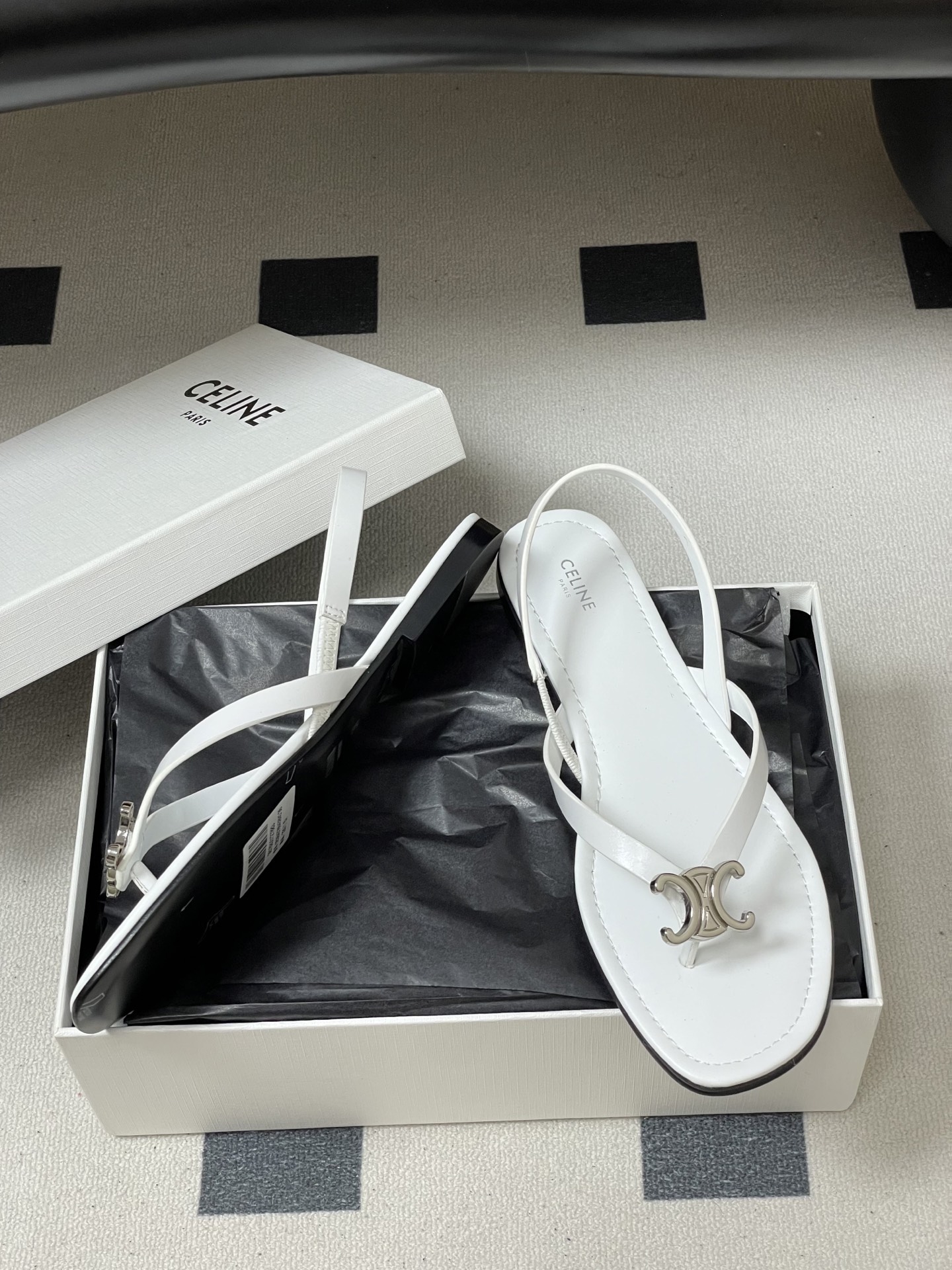 -26ss春夏最新Celine赛琳 思琳 复古时髦金属扣凯旋门夹脚平底凉拖鞋new celine思琳各大