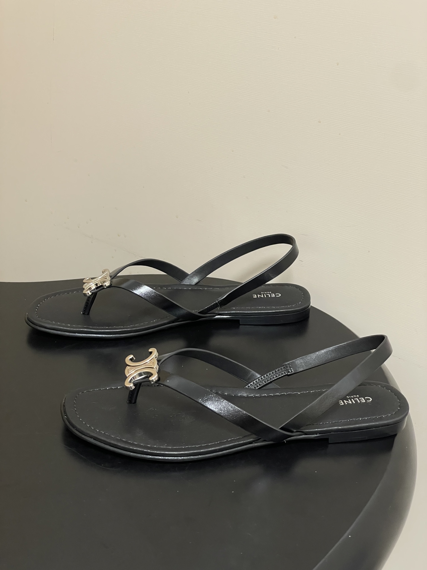 -26ss春夏最新Celine赛琳 思琳 复古时髦金属扣凯旋门夹脚平底凉拖鞋new celine思琳各大