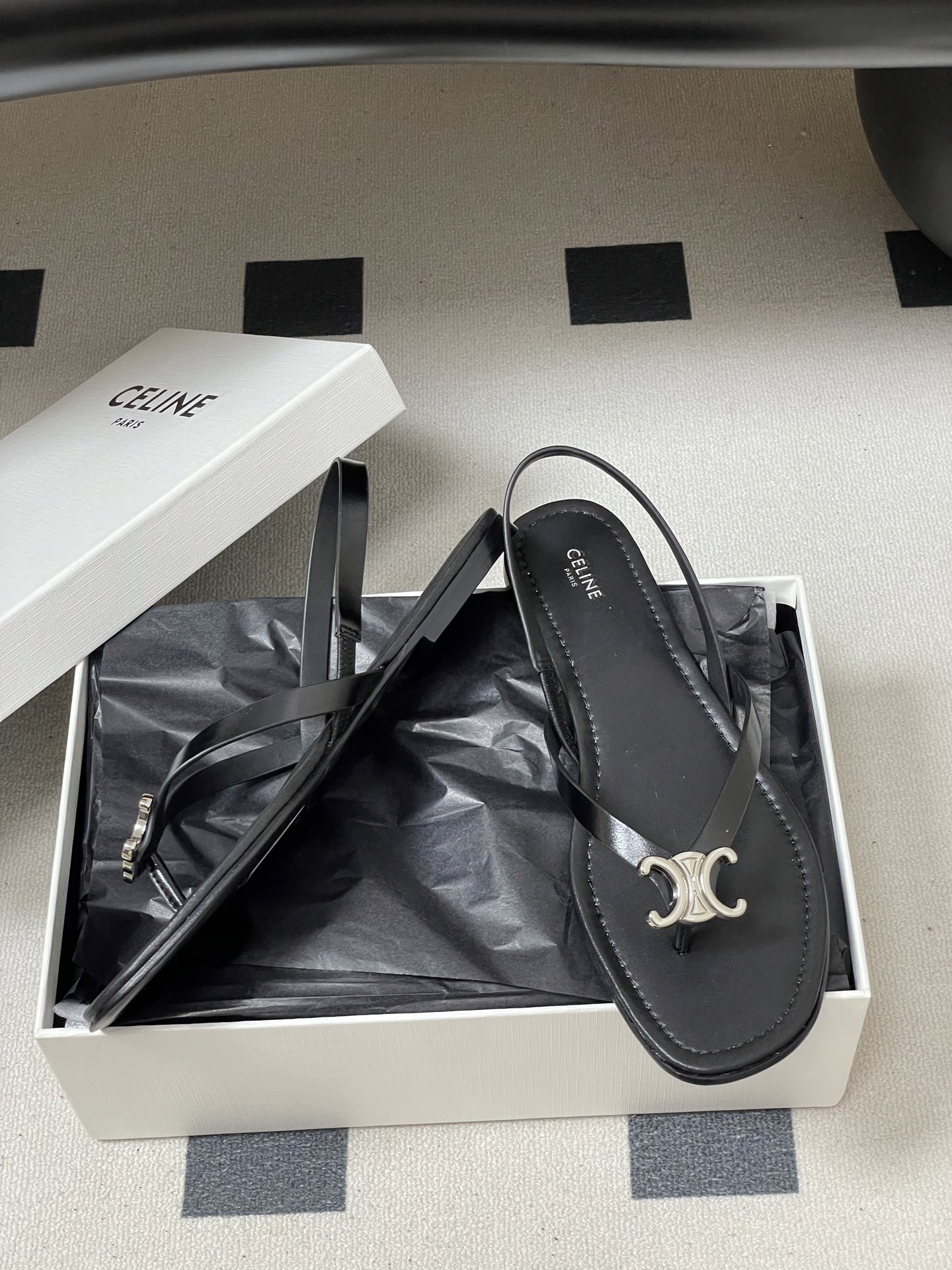 -26ss春夏最新Celine赛琳 思琳 复古时髦金属扣凯旋门夹脚平底凉拖鞋new celine思琳各大