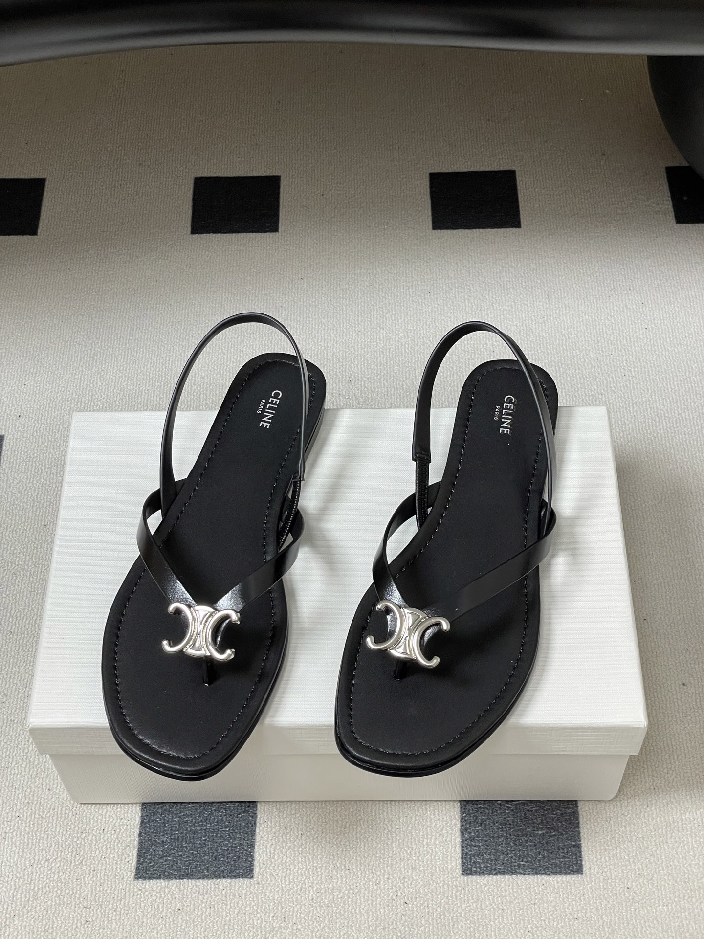 -26ss春夏最新Celine赛琳 思琳 复古时髦金属扣凯旋门夹脚平底凉拖鞋new celine思琳各大