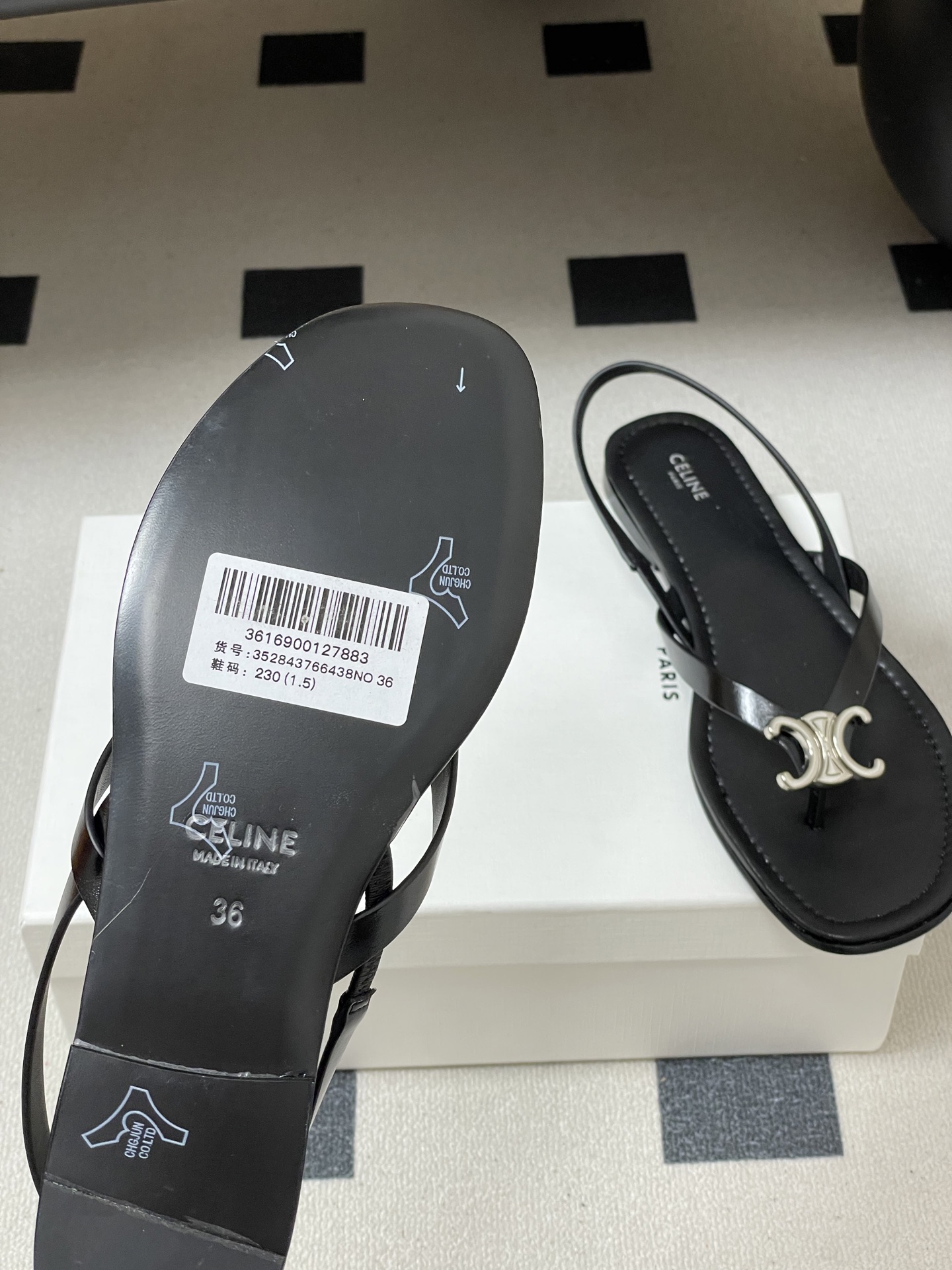 -26ss春夏最新Celine赛琳 思琳 复古时髦金属扣凯旋门夹脚平底凉拖鞋new celine思琳各大