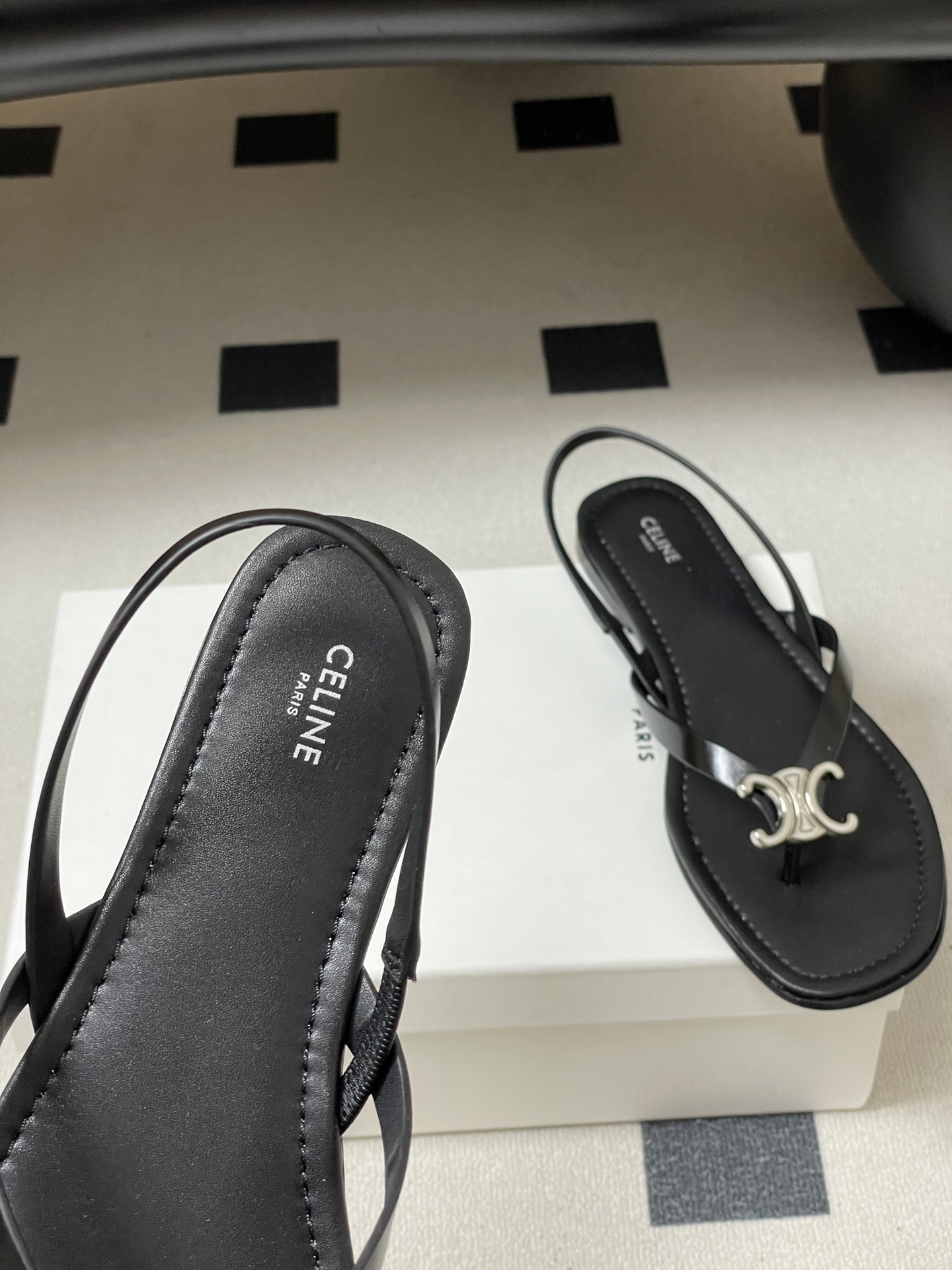 -26ss春夏最新Celine赛琳 思琳 复古时髦金属扣凯旋门夹脚平底凉拖鞋new celine思琳各大