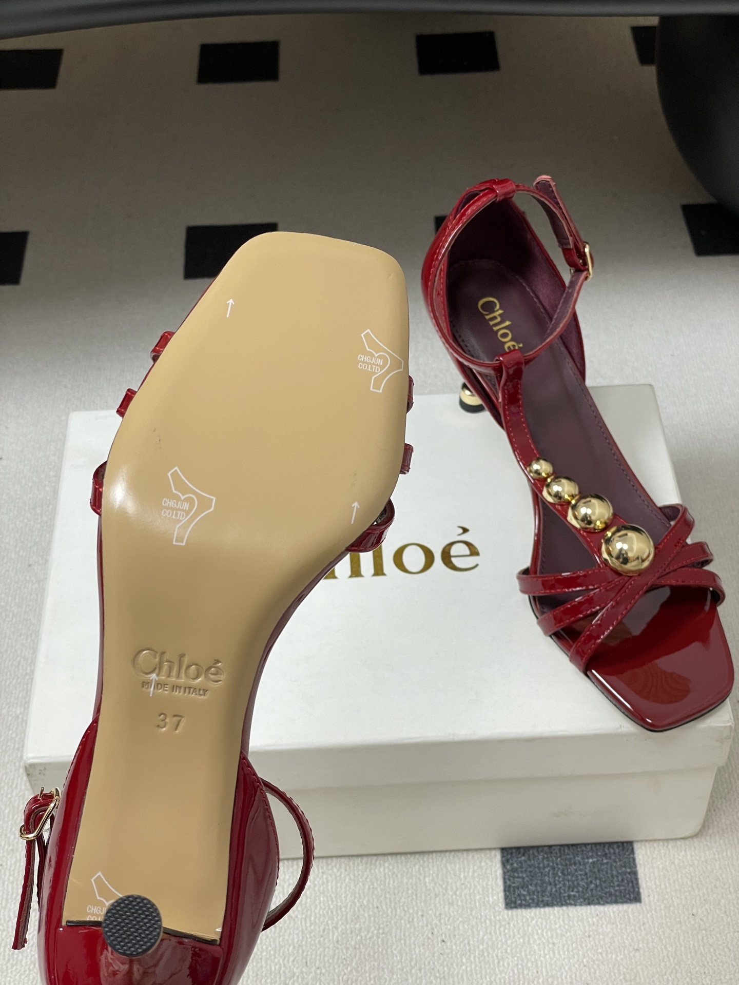 -Chloe蔻依 26ss春夏新款 细跟芭蕾舞鞋方头鱼嘴漆皮简约优雅玛丽珍鞋高跟鞋复古 T 字带金圆珠凉