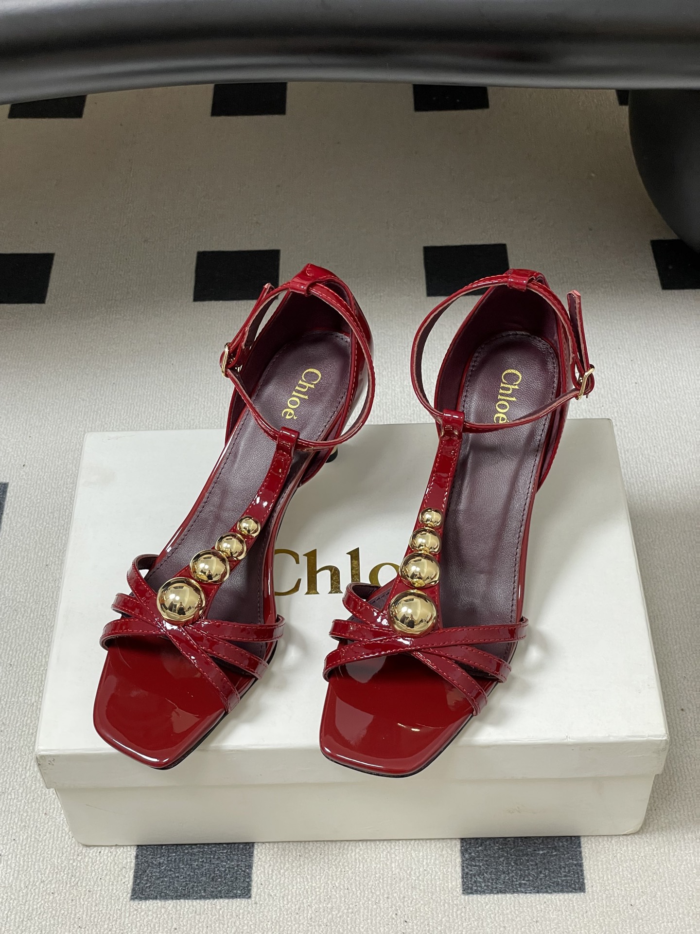 -Chloe蔻依 26ss春夏新款 细跟芭蕾舞鞋方头鱼嘴漆皮简约优雅玛丽珍鞋高跟鞋复古 T 字带金圆珠凉