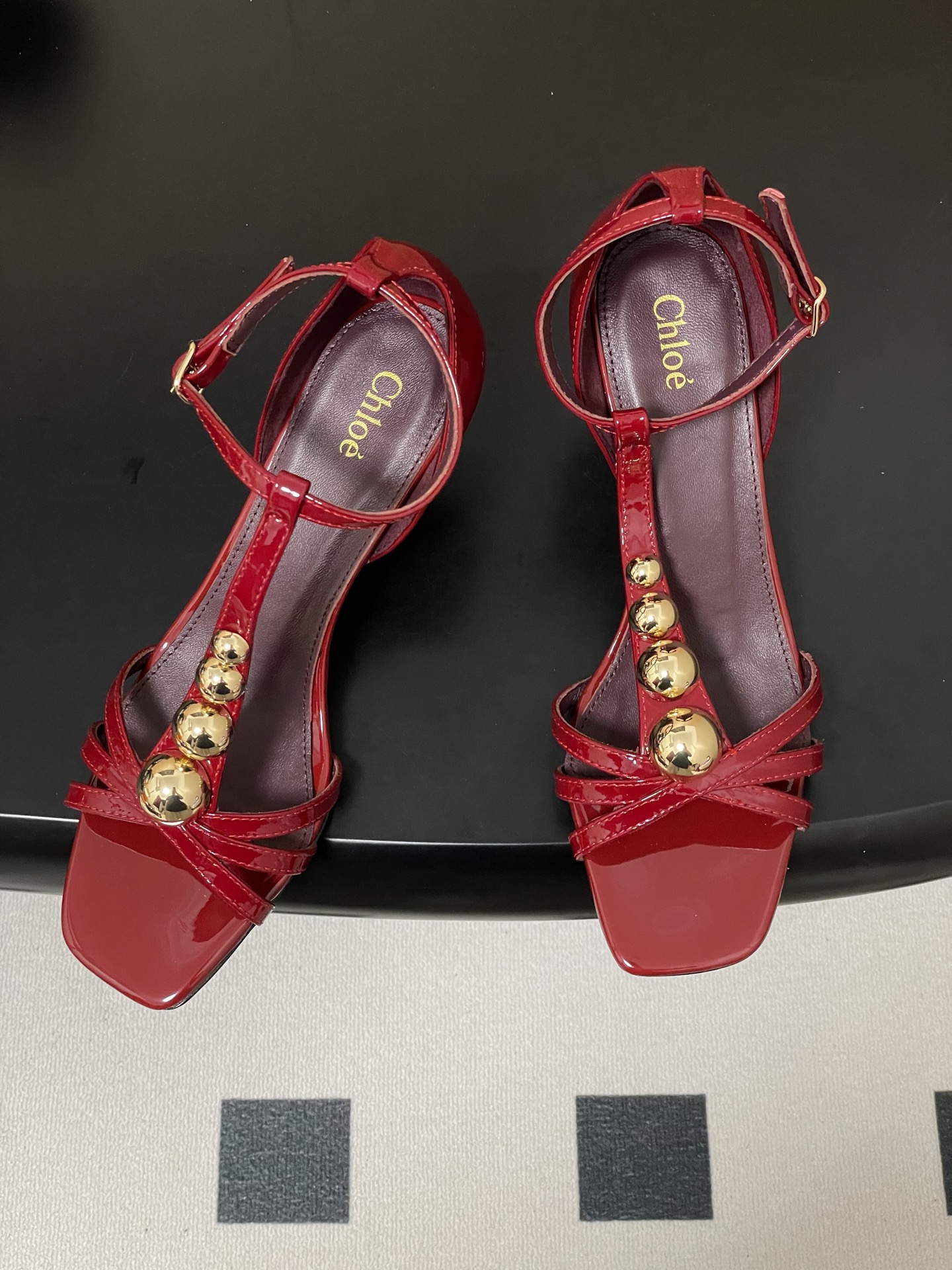 -Chloe蔻依 26ss春夏新款 细跟芭蕾舞鞋方头鱼嘴漆皮简约优雅玛丽珍鞋高跟鞋复古 T 字带金圆珠凉