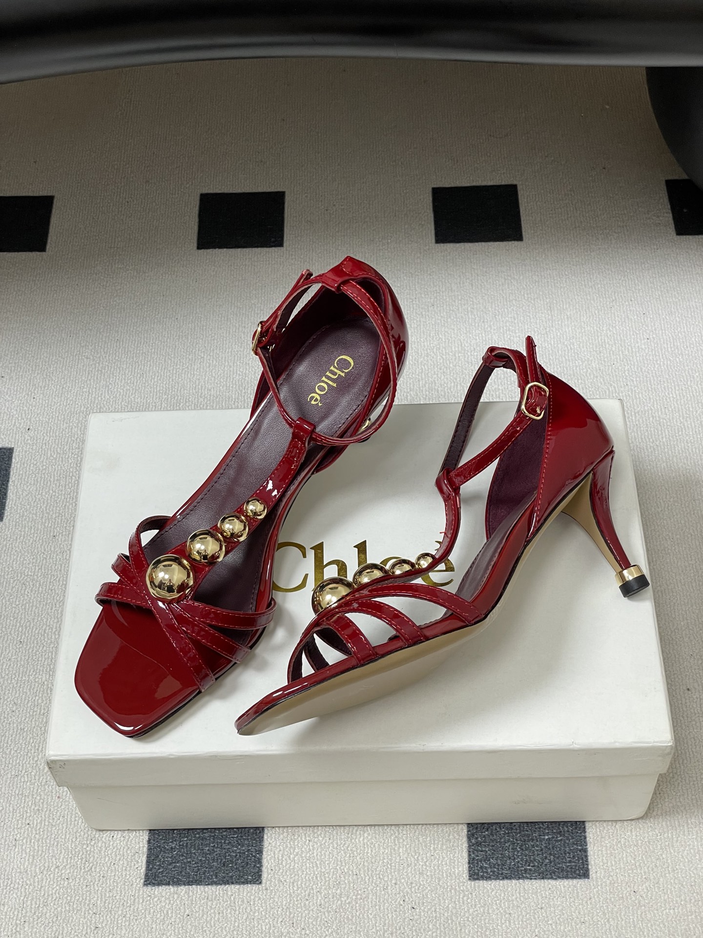 -Chloe蔻依 26ss春夏新款 细跟芭蕾舞鞋方头鱼嘴漆皮简约优雅玛丽珍鞋高跟鞋复古 T 字带金圆珠凉