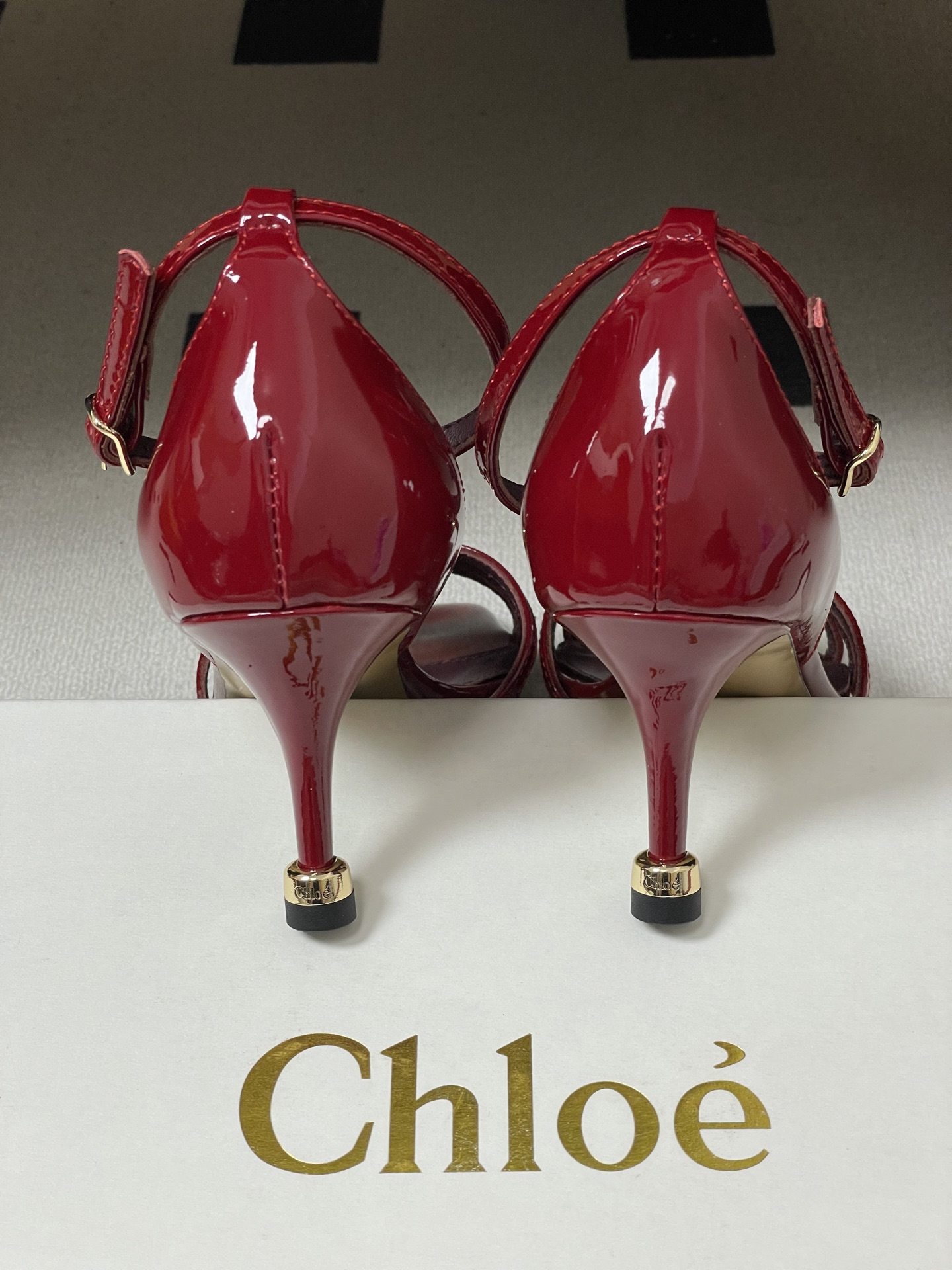 -Chloe蔻依 26ss春夏新款 细跟芭蕾舞鞋方头鱼嘴漆皮简约优雅玛丽珍鞋高跟鞋复古 T 字带金圆珠凉