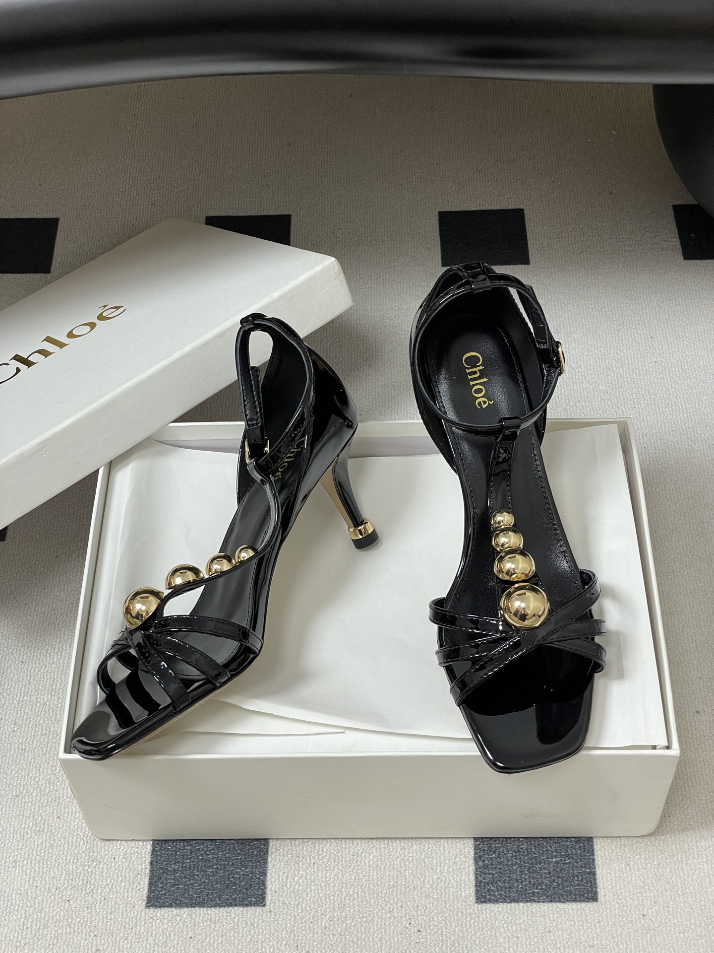 -Chloe蔻依 26ss春夏新款 细跟芭蕾舞鞋方头鱼嘴漆皮简约优雅玛丽珍鞋高跟鞋复古 T 字带金圆珠凉