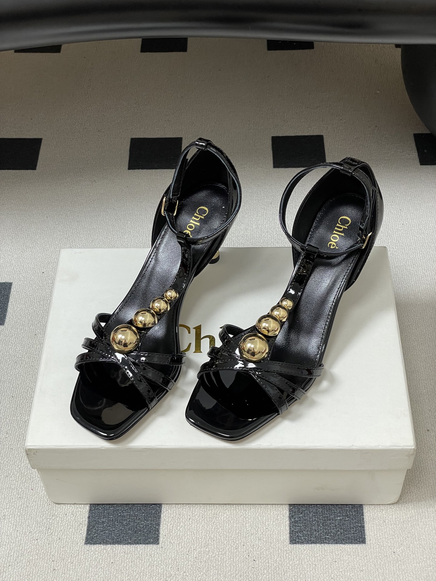 -Chloe蔻依 26ss春夏新款 细跟芭蕾舞鞋方头鱼嘴漆皮简约优雅玛丽珍鞋高跟鞋复古 T 字带金圆珠凉