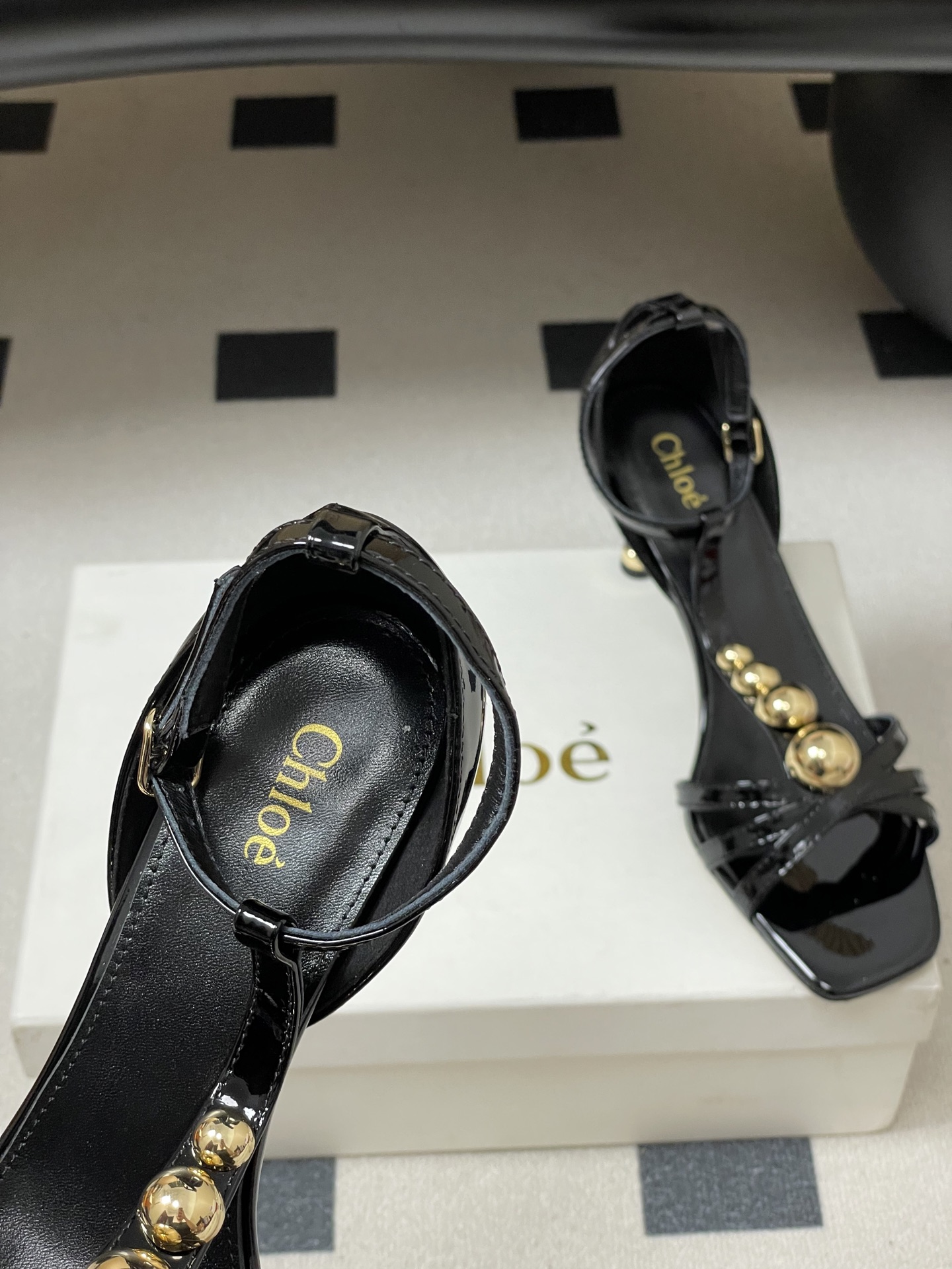 -Chloe蔻依 26ss春夏新款 细跟芭蕾舞鞋方头鱼嘴漆皮简约优雅玛丽珍鞋高跟鞋复古 T 字带金圆珠凉