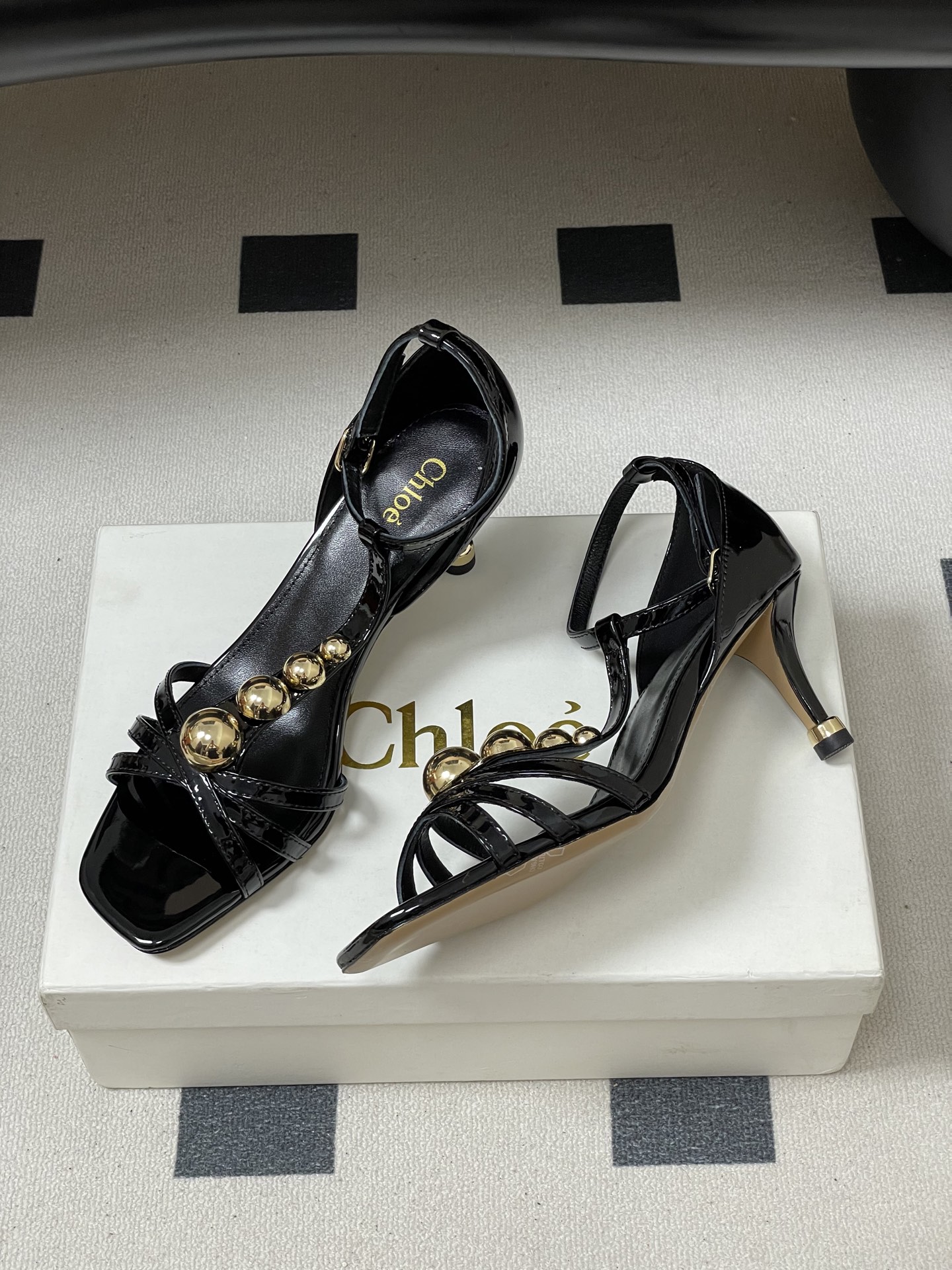 -Chloe蔻依 26ss春夏新款 细跟芭蕾舞鞋方头鱼嘴漆皮简约优雅玛丽珍鞋高跟鞋复古 T 字带金圆珠凉