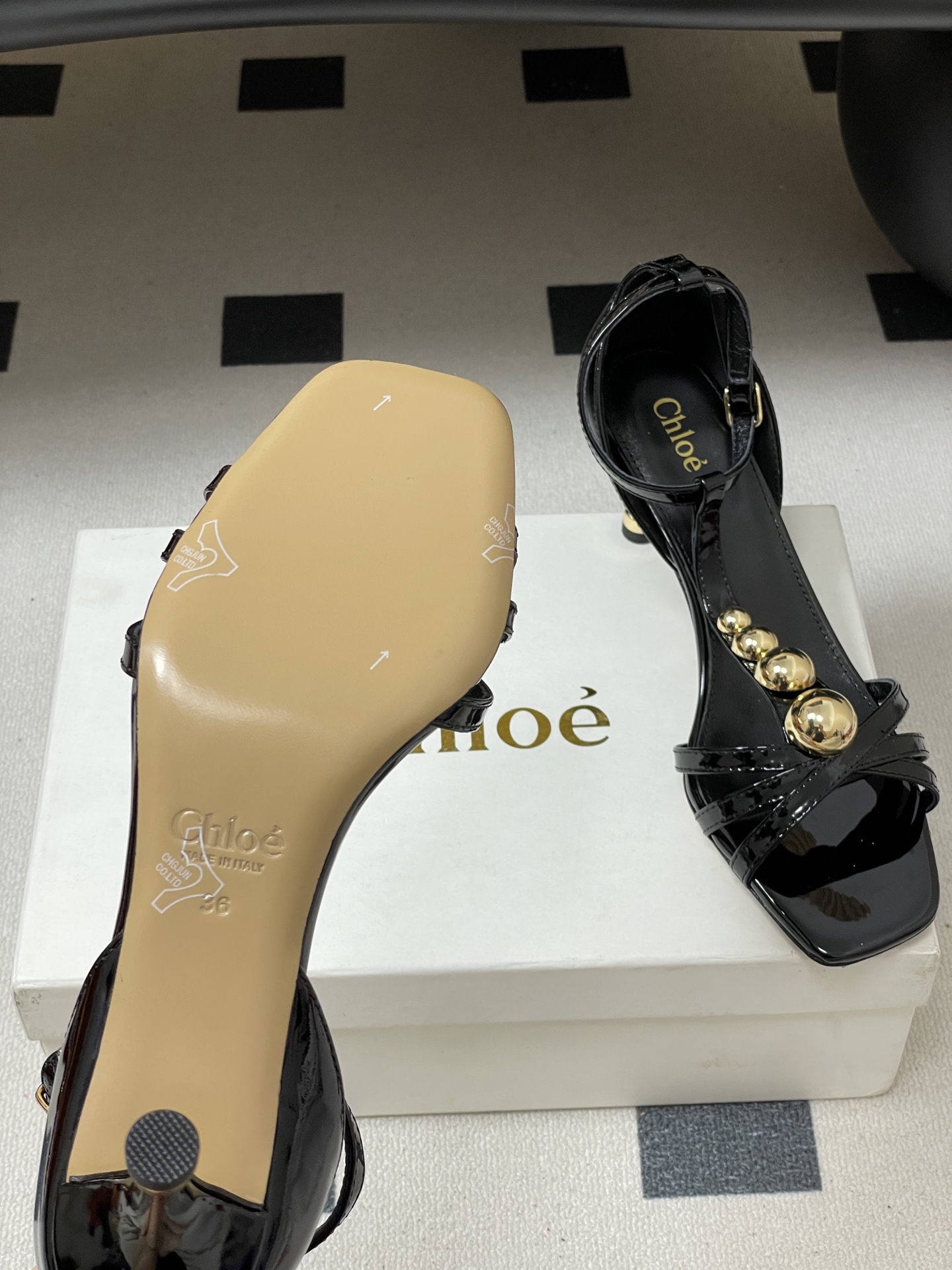 -Chloe蔻依 26ss春夏新款 细跟芭蕾舞鞋方头鱼嘴漆皮简约优雅玛丽珍鞋高跟鞋复古 T 字带金圆珠凉