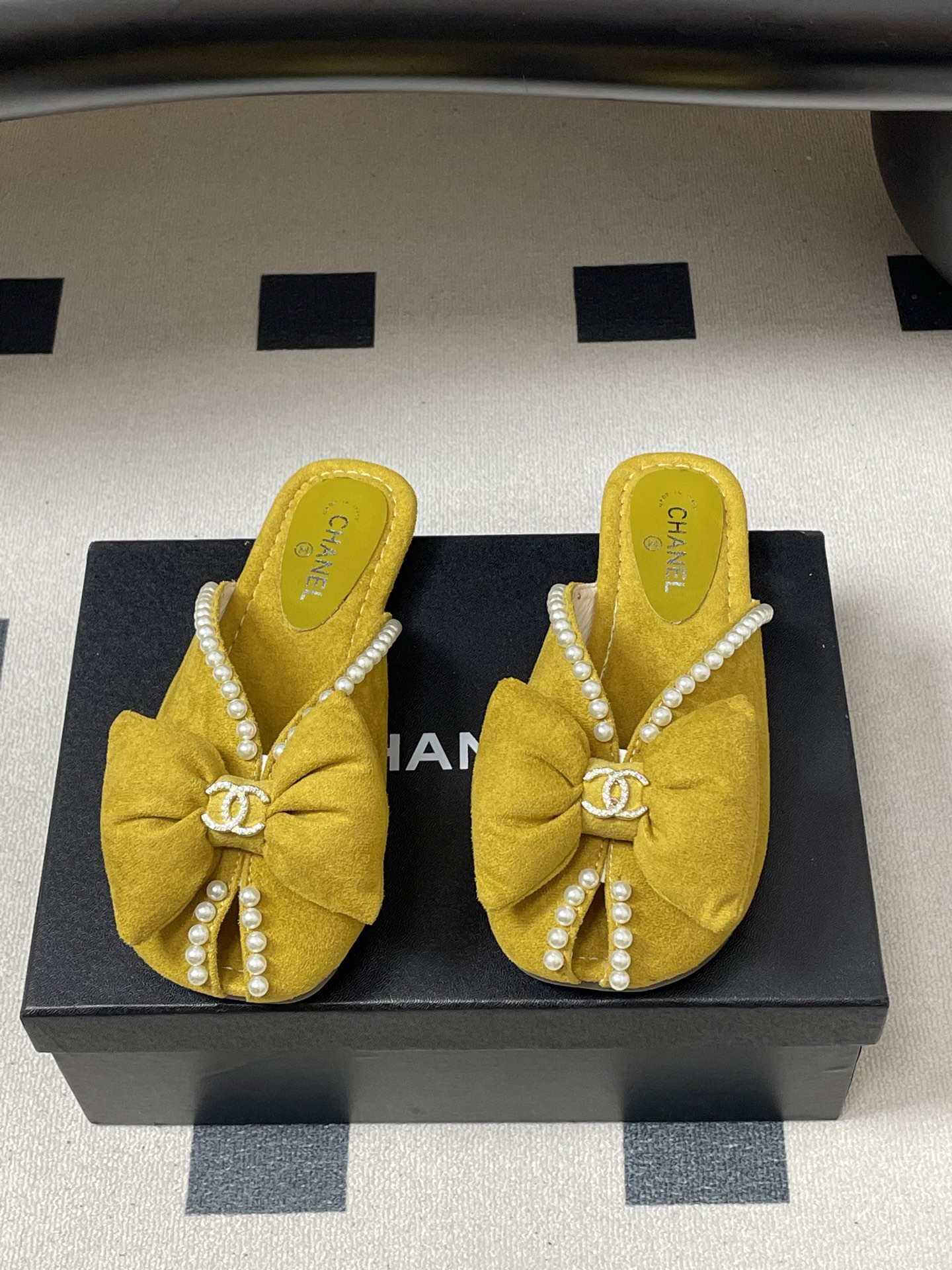 -26Ss春夏新款Chanel 小香 度假风 双C钻扣大蝴蝶结珍珠凉拖鞋嗲嗲的蝴蝶结凉拖鞋，俏皮又不失千