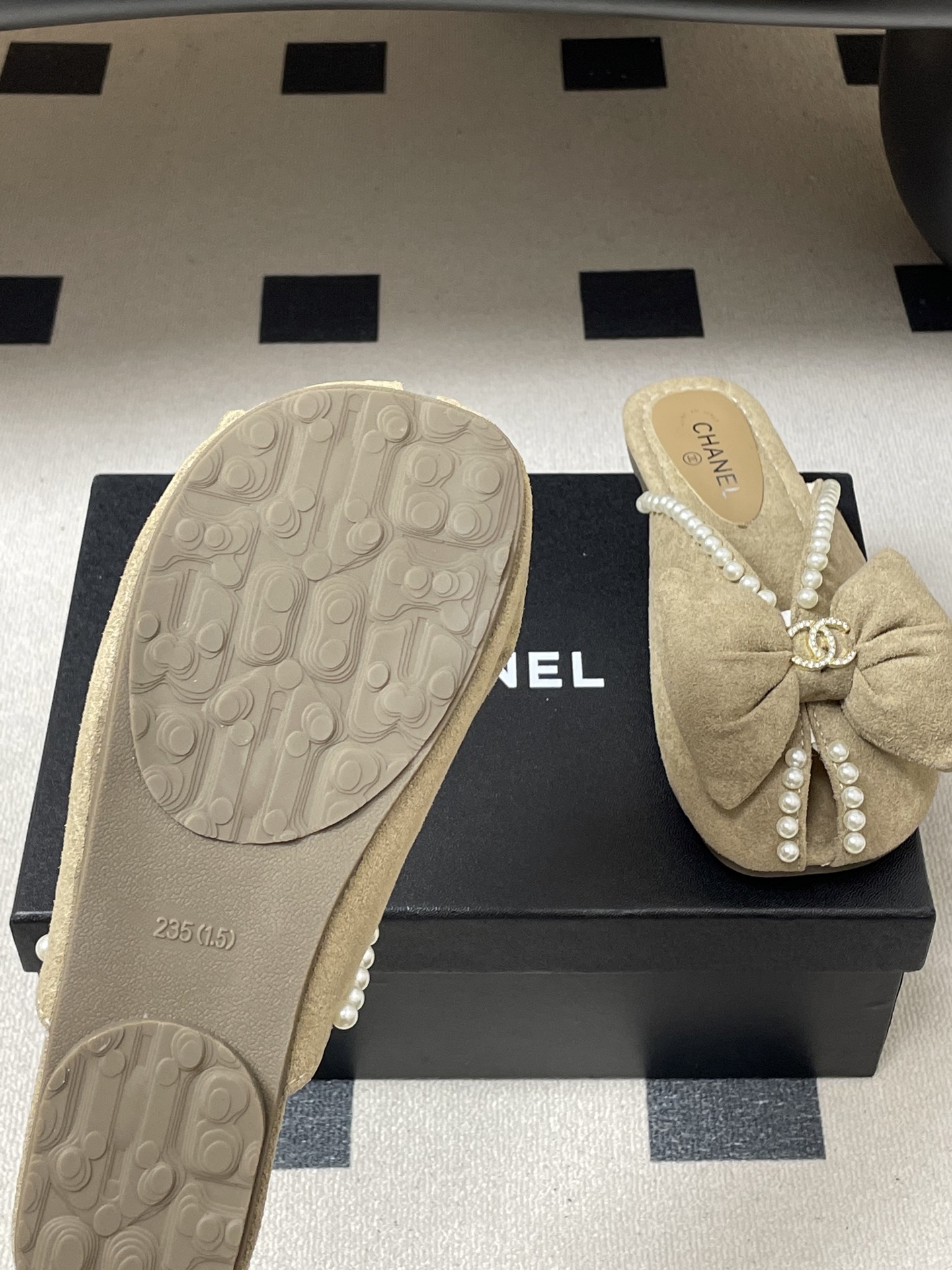 -26Ss春夏新款Chanel 小香 度假风 双C钻扣大蝴蝶结珍珠凉拖鞋嗲嗲的蝴蝶结凉拖鞋，俏皮又不失千