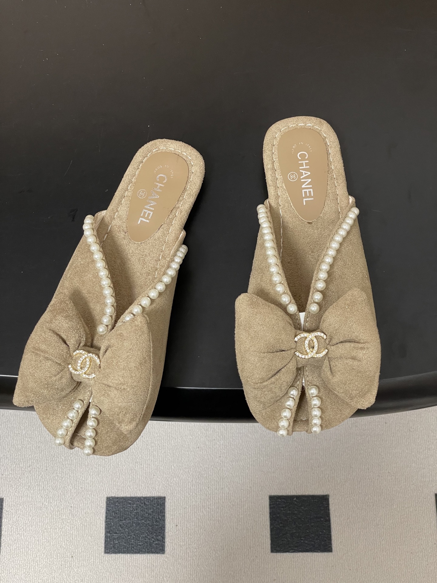 -26Ss春夏新款Chanel 小香 度假风 双C钻扣大蝴蝶结珍珠凉拖鞋嗲嗲的蝴蝶结凉拖鞋，俏皮又不失千