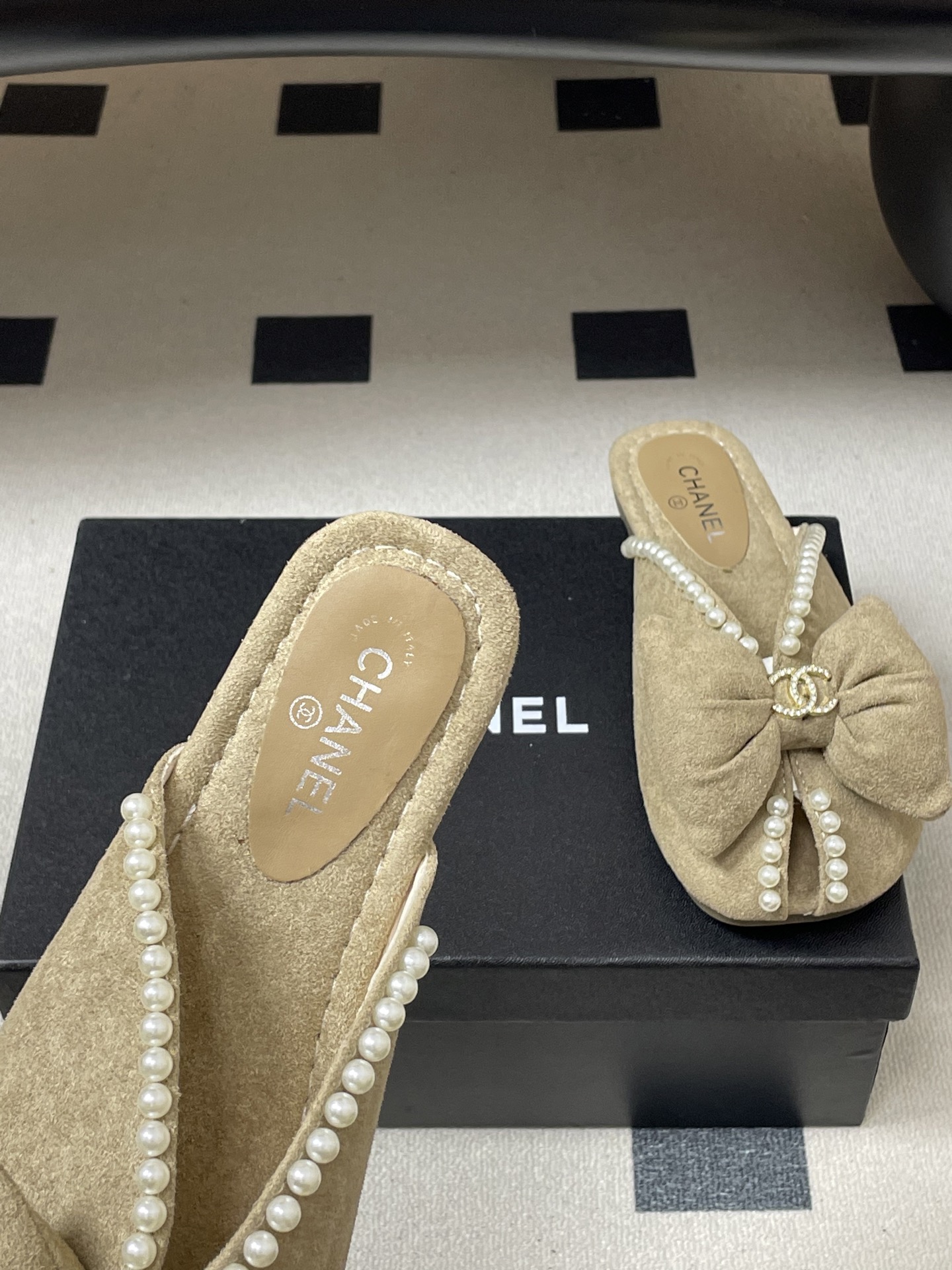 -26Ss春夏新款Chanel 小香 度假风 双C钻扣大蝴蝶结珍珠凉拖鞋嗲嗲的蝴蝶结凉拖鞋，俏皮又不失千