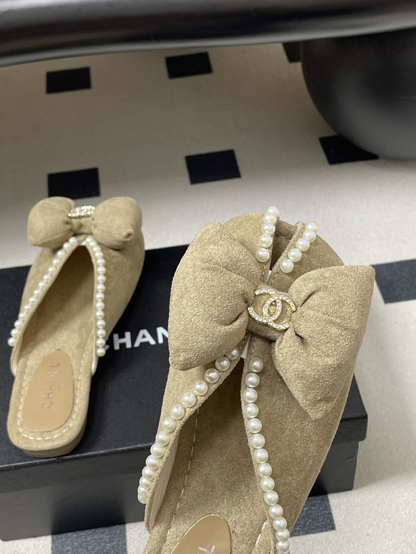 -26Ss春夏新款Chanel 小香 度假风 双C钻扣大蝴蝶结珍珠凉拖鞋嗲嗲的蝴蝶结凉拖鞋，俏皮又不失千