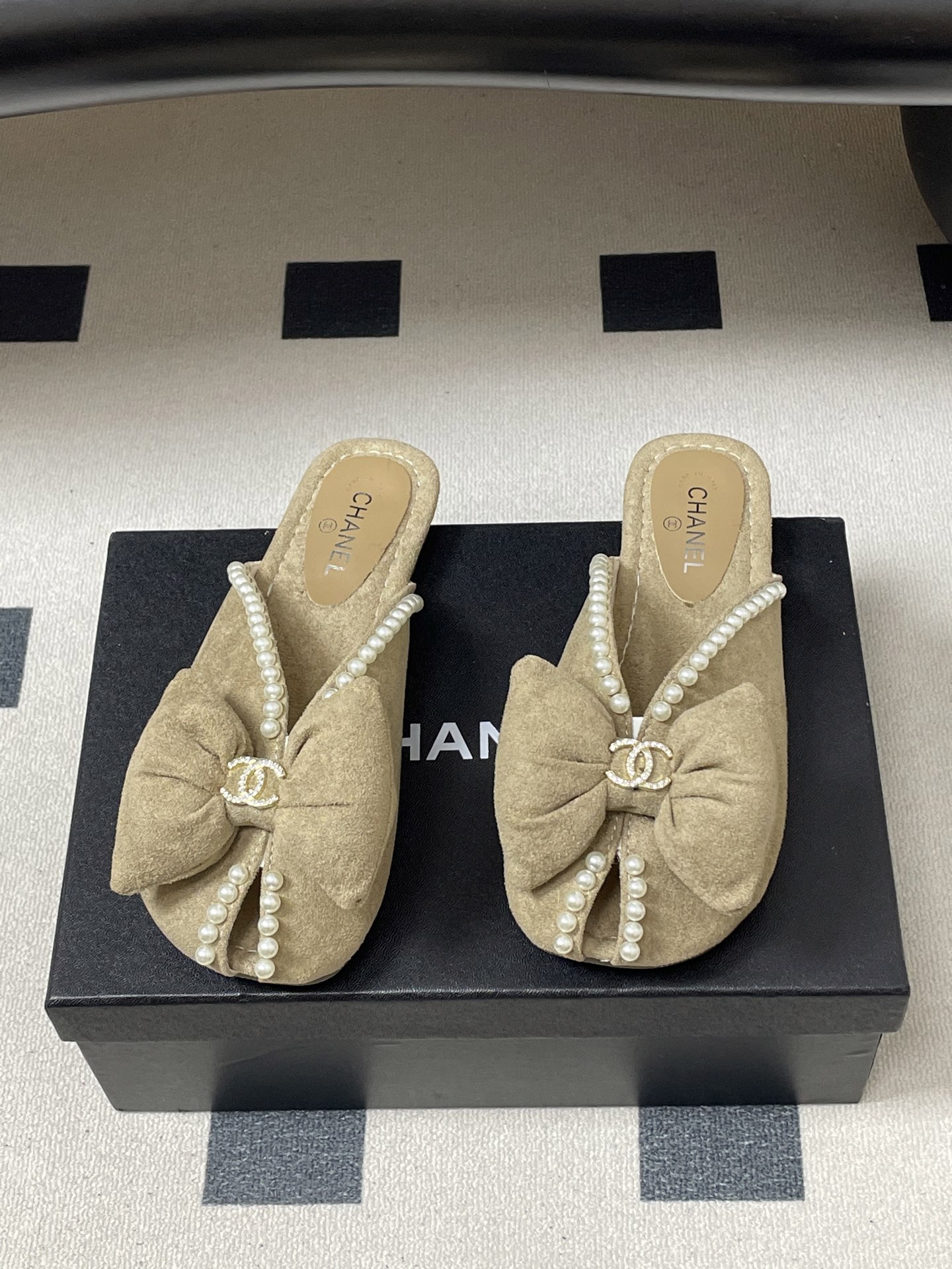 -26Ss春夏新款Chanel 小香 度假风 双C钻扣大蝴蝶结珍珠凉拖鞋嗲嗲的蝴蝶结凉拖鞋，俏皮又不失千