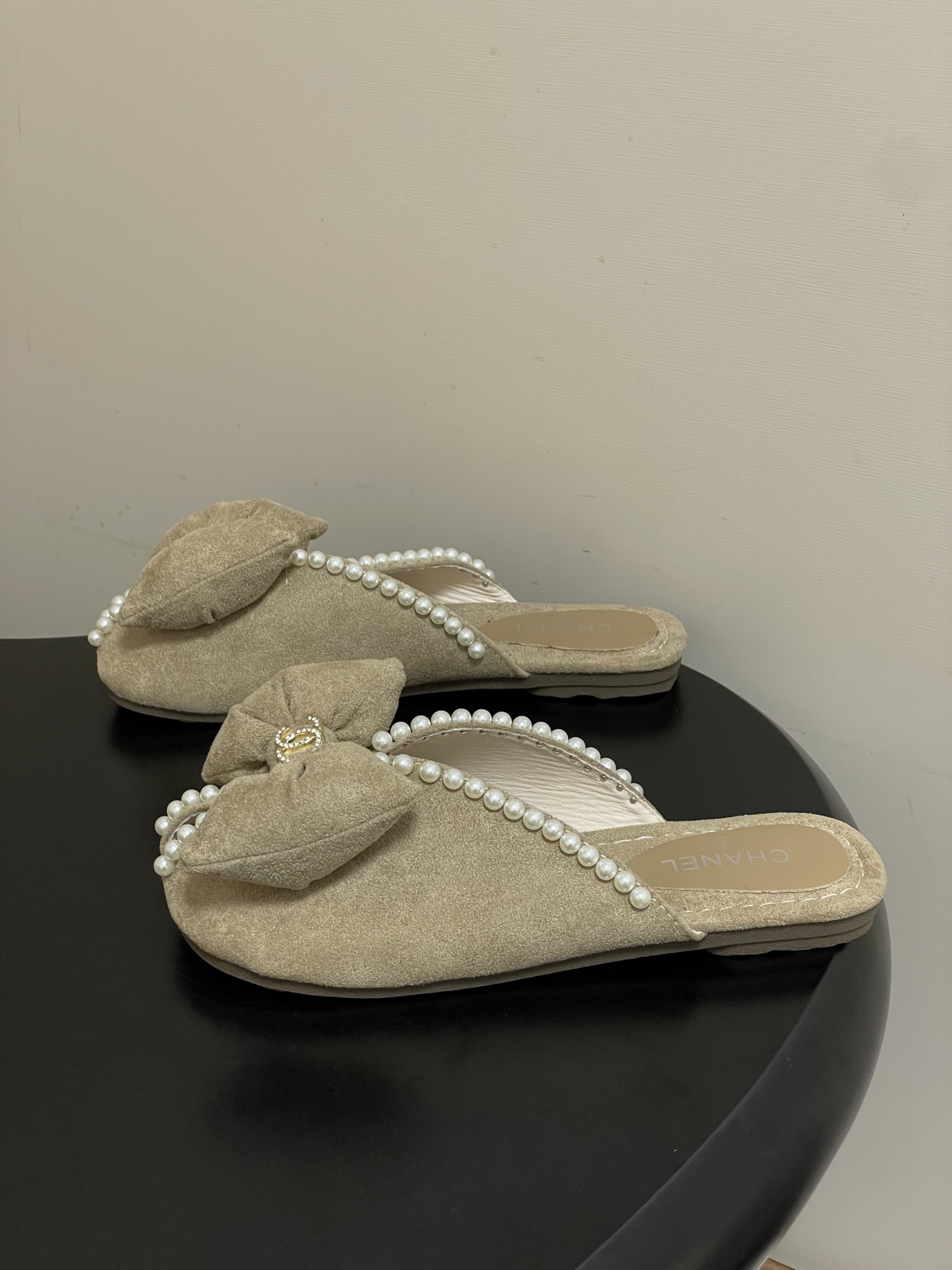 -26Ss春夏新款Chanel 小香 度假风 双C钻扣大蝴蝶结珍珠凉拖鞋嗲嗲的蝴蝶结凉拖鞋，俏皮又不失千