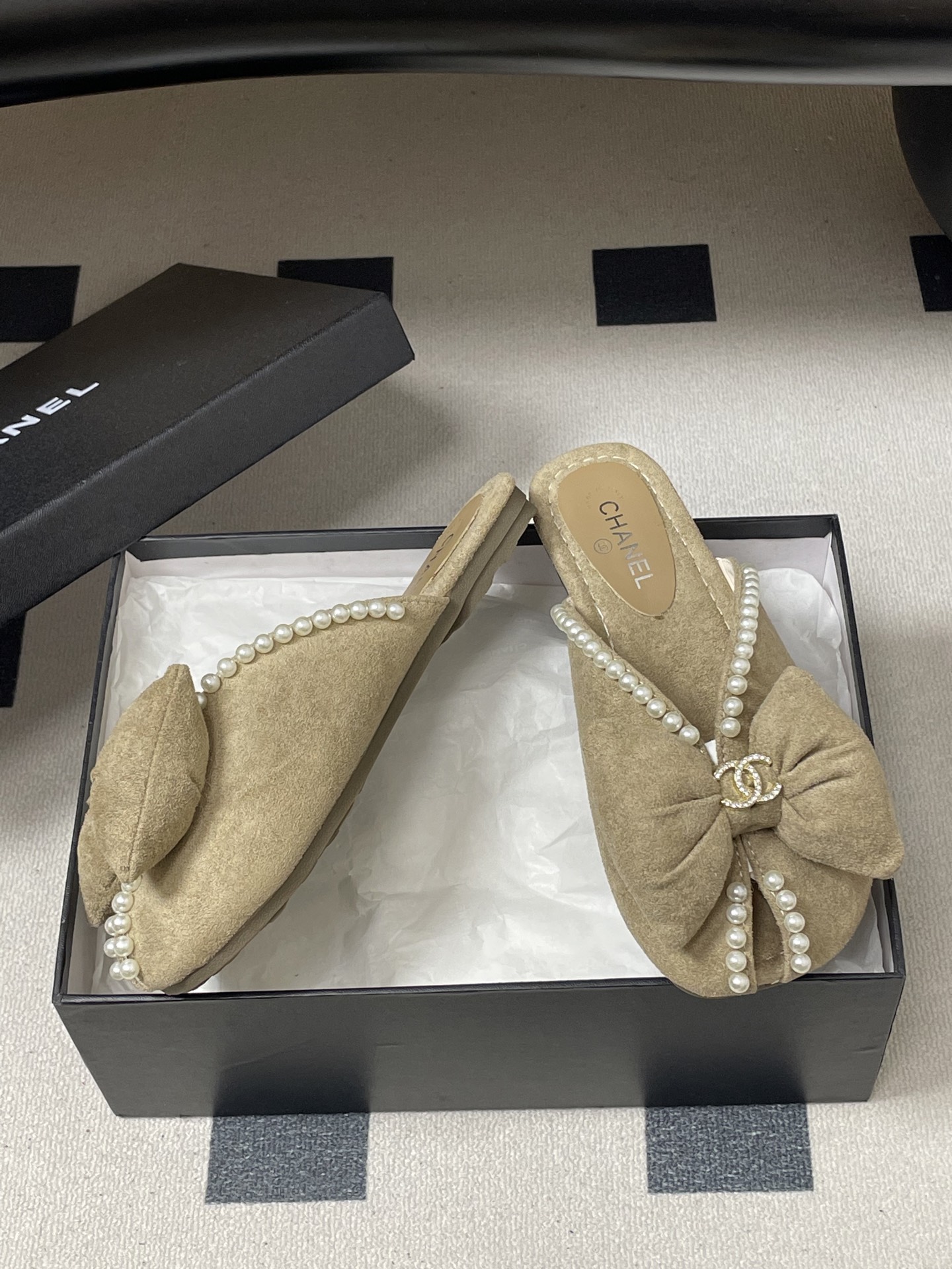 -26Ss春夏新款Chanel 小香 度假风 双C钻扣大蝴蝶结珍珠凉拖鞋嗲嗲的蝴蝶结凉拖鞋，俏皮又不失千