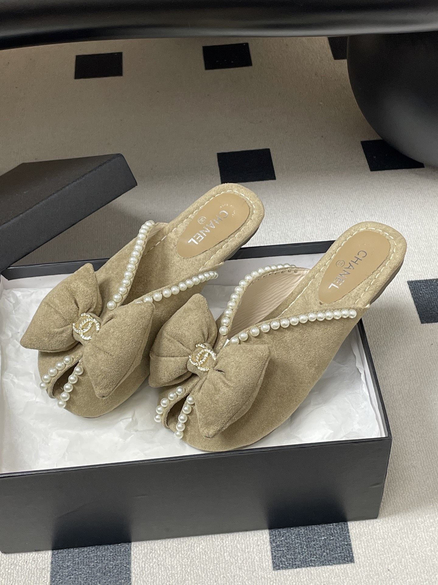 -26Ss春夏新款Chanel 小香 度假风 双C钻扣大蝴蝶结珍珠凉拖鞋嗲嗲的蝴蝶结凉拖鞋，俏皮又不失千