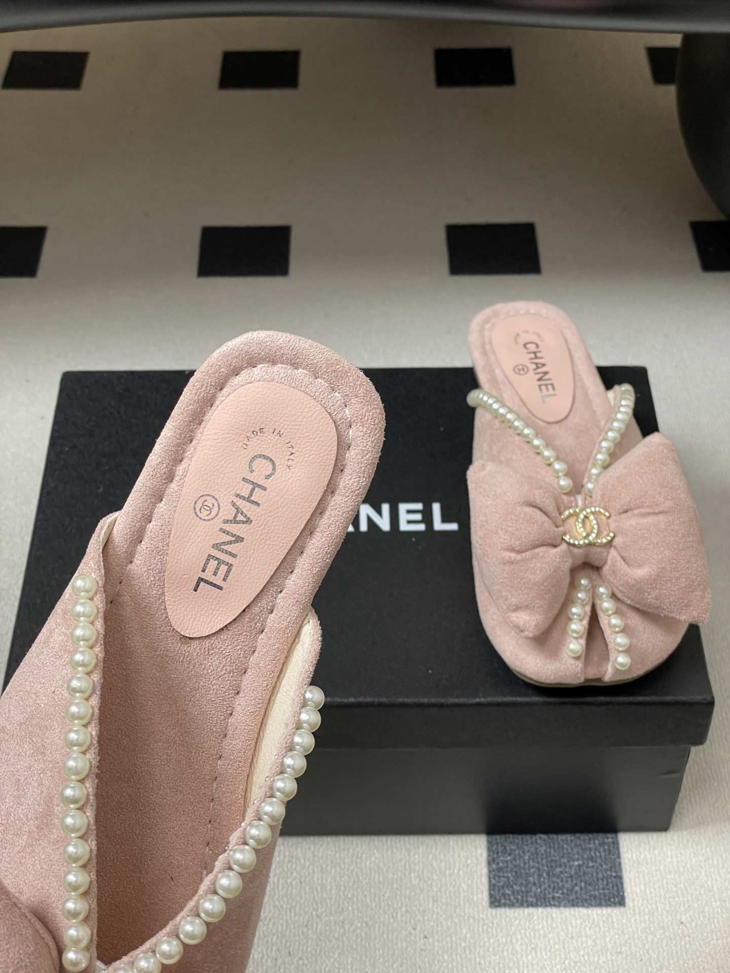 -26Ss春夏新款Chanel 小香 度假风 双C钻扣大蝴蝶结珍珠凉拖鞋嗲嗲的蝴蝶结凉拖鞋，俏皮又不失千
