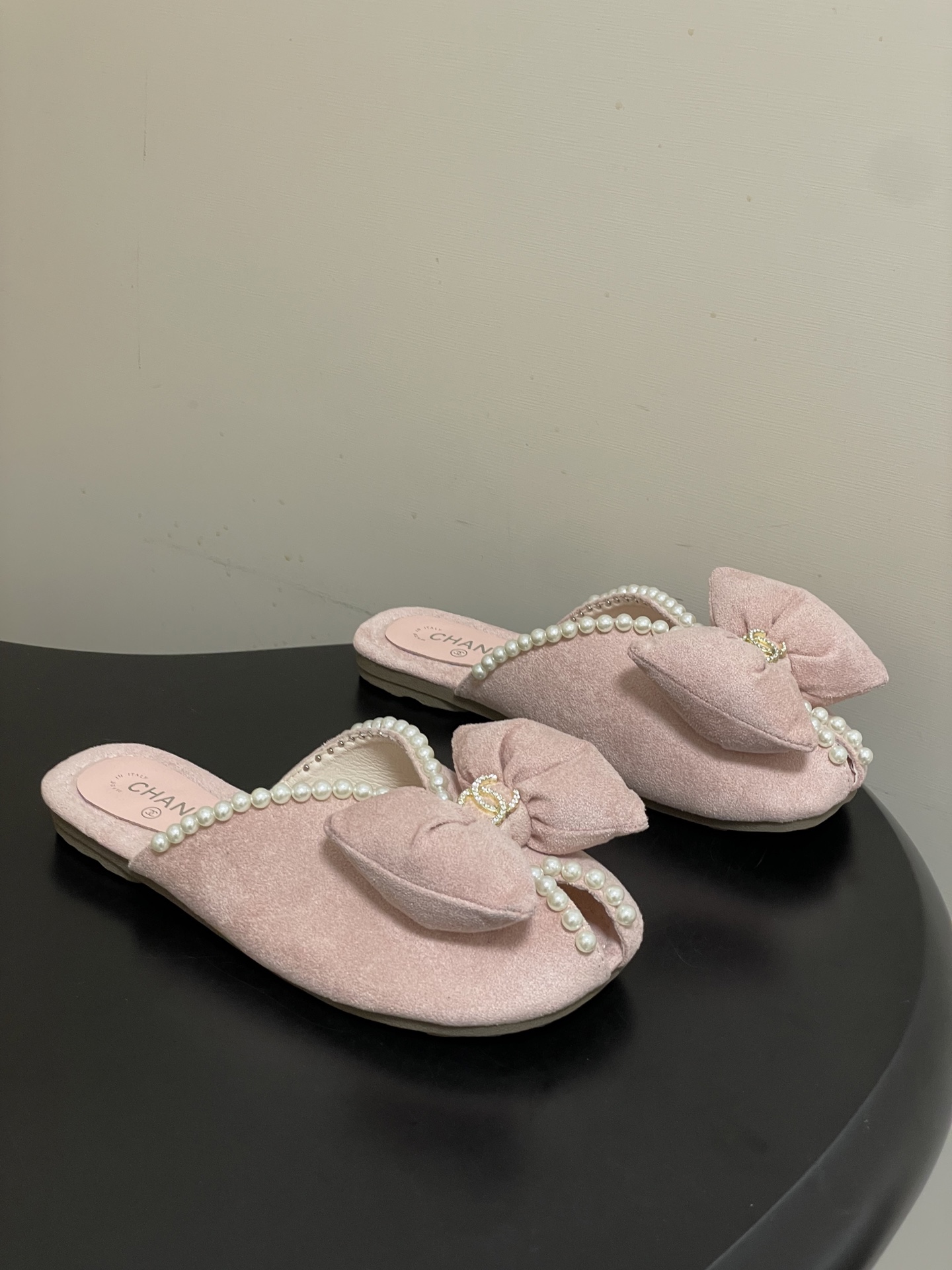 -26Ss春夏新款Chanel 小香 度假风 双C钻扣大蝴蝶结珍珠凉拖鞋嗲嗲的蝴蝶结凉拖鞋，俏皮又不失千
