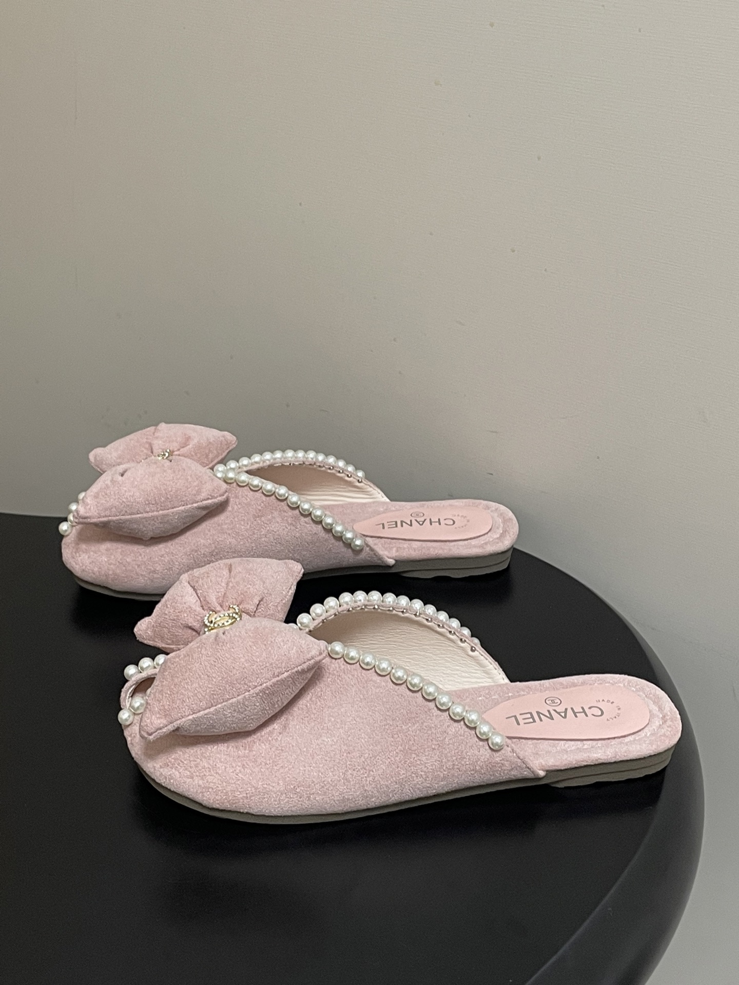 -26Ss春夏新款Chanel 小香 度假风 双C钻扣大蝴蝶结珍珠凉拖鞋嗲嗲的蝴蝶结凉拖鞋，俏皮又不失千