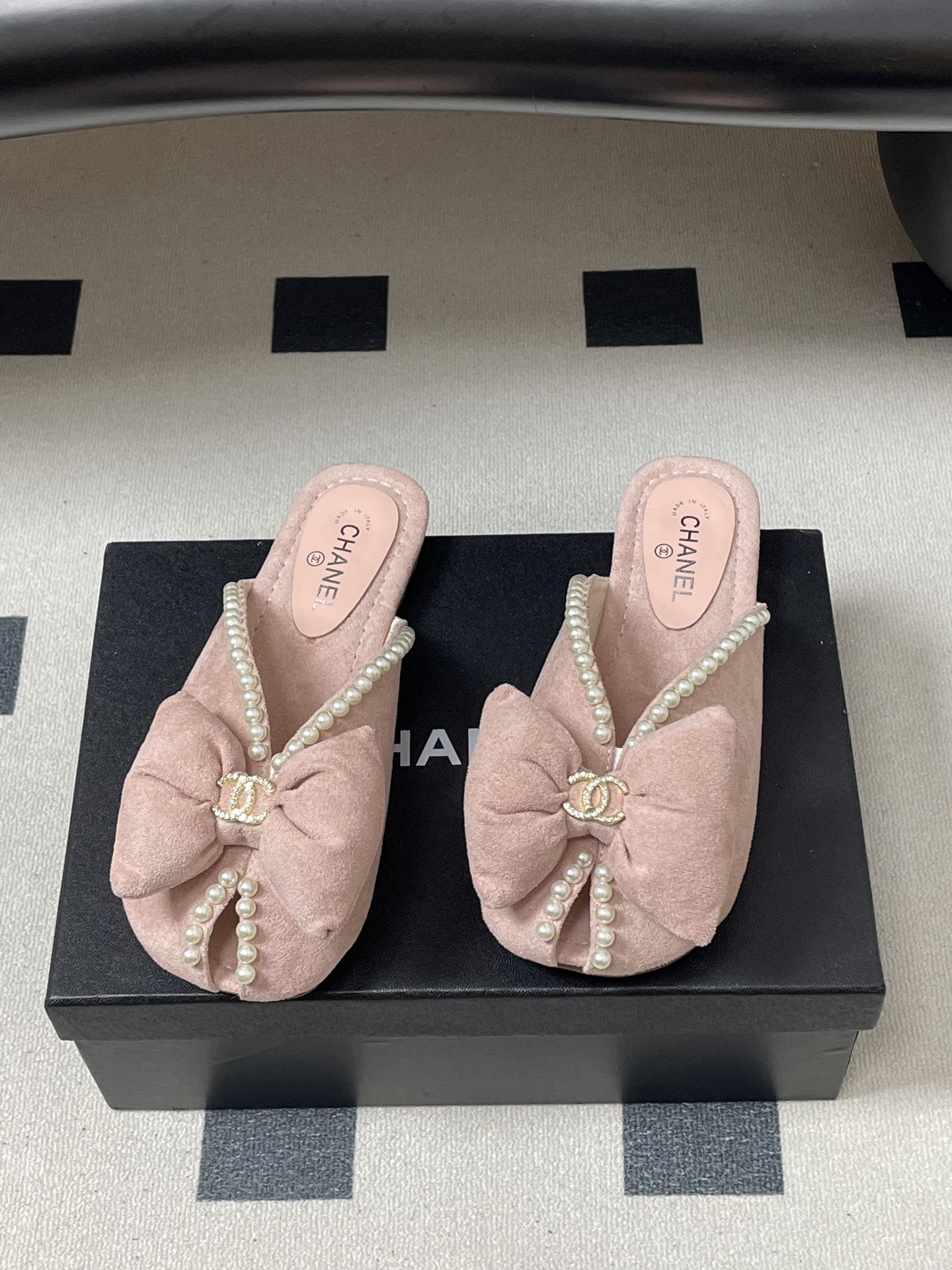 -26Ss春夏新款Chanel 小香 度假风 双C钻扣大蝴蝶结珍珠凉拖鞋嗲嗲的蝴蝶结凉拖鞋，俏皮又不失千