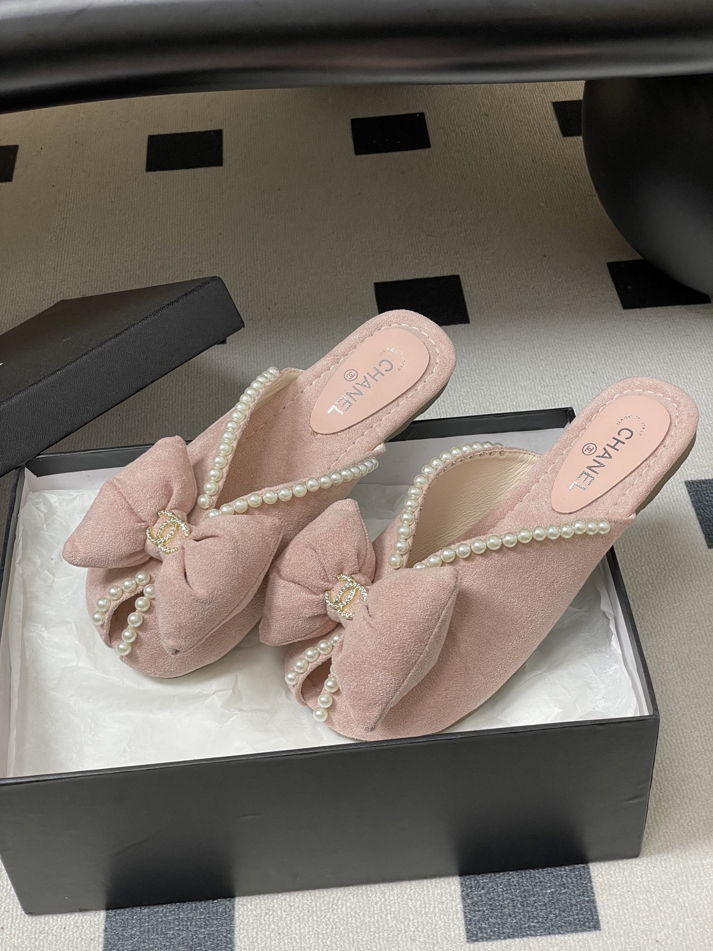 -26Ss春夏新款Chanel 小香 度假风 双C钻扣大蝴蝶结珍珠凉拖鞋嗲嗲的蝴蝶结凉拖鞋，俏皮又不失千