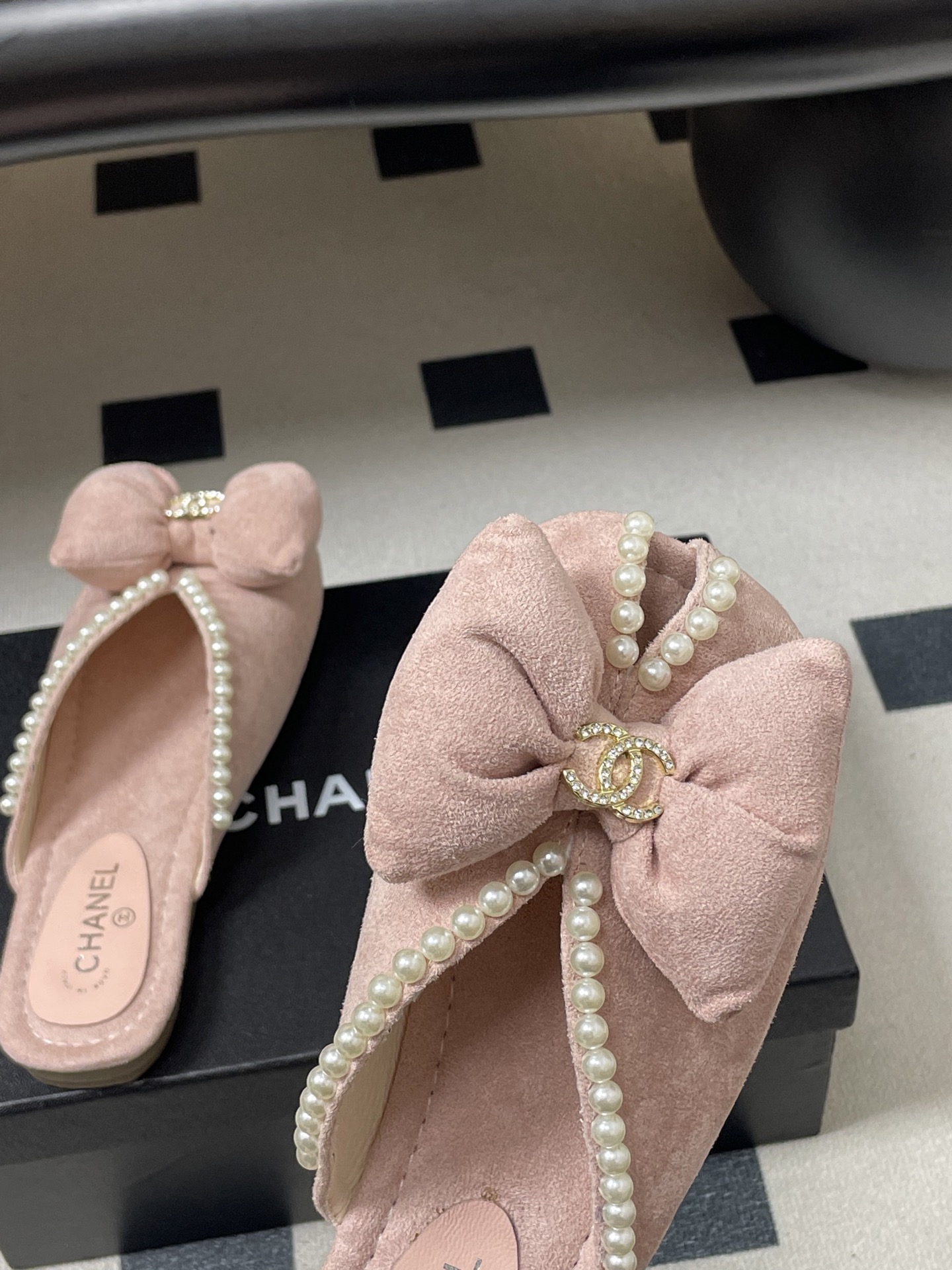-26Ss春夏新款Chanel 小香 度假风 双C钻扣大蝴蝶结珍珠凉拖鞋嗲嗲的蝴蝶结凉拖鞋，俏皮又不失千