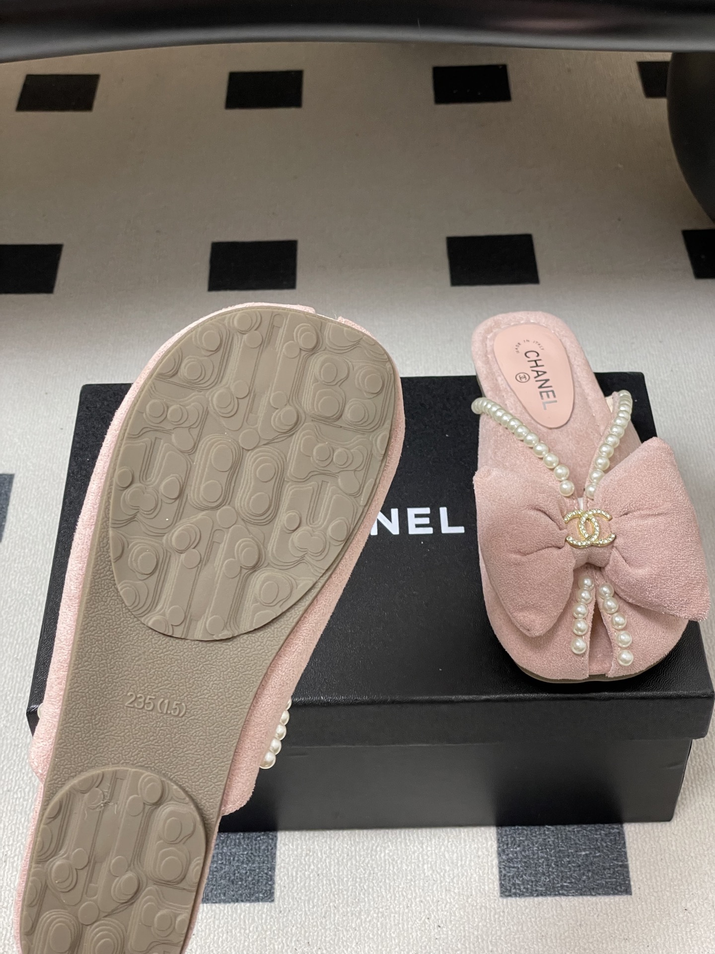 -26Ss春夏新款Chanel 小香 度假风 双C钻扣大蝴蝶结珍珠凉拖鞋嗲嗲的蝴蝶结凉拖鞋，俏皮又不失千