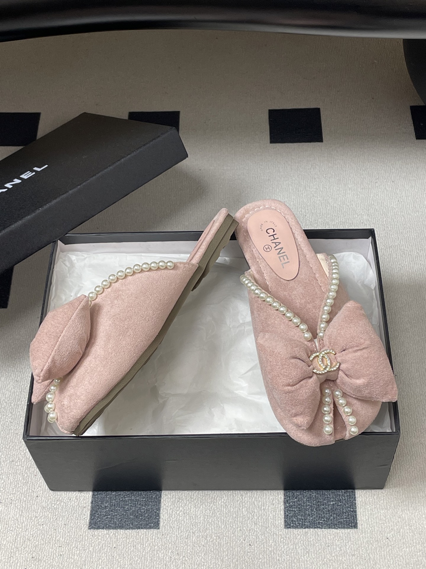 -26Ss春夏新款Chanel 小香 度假风 双C钻扣大蝴蝶结珍珠凉拖鞋嗲嗲的蝴蝶结凉拖鞋，俏皮又不失千